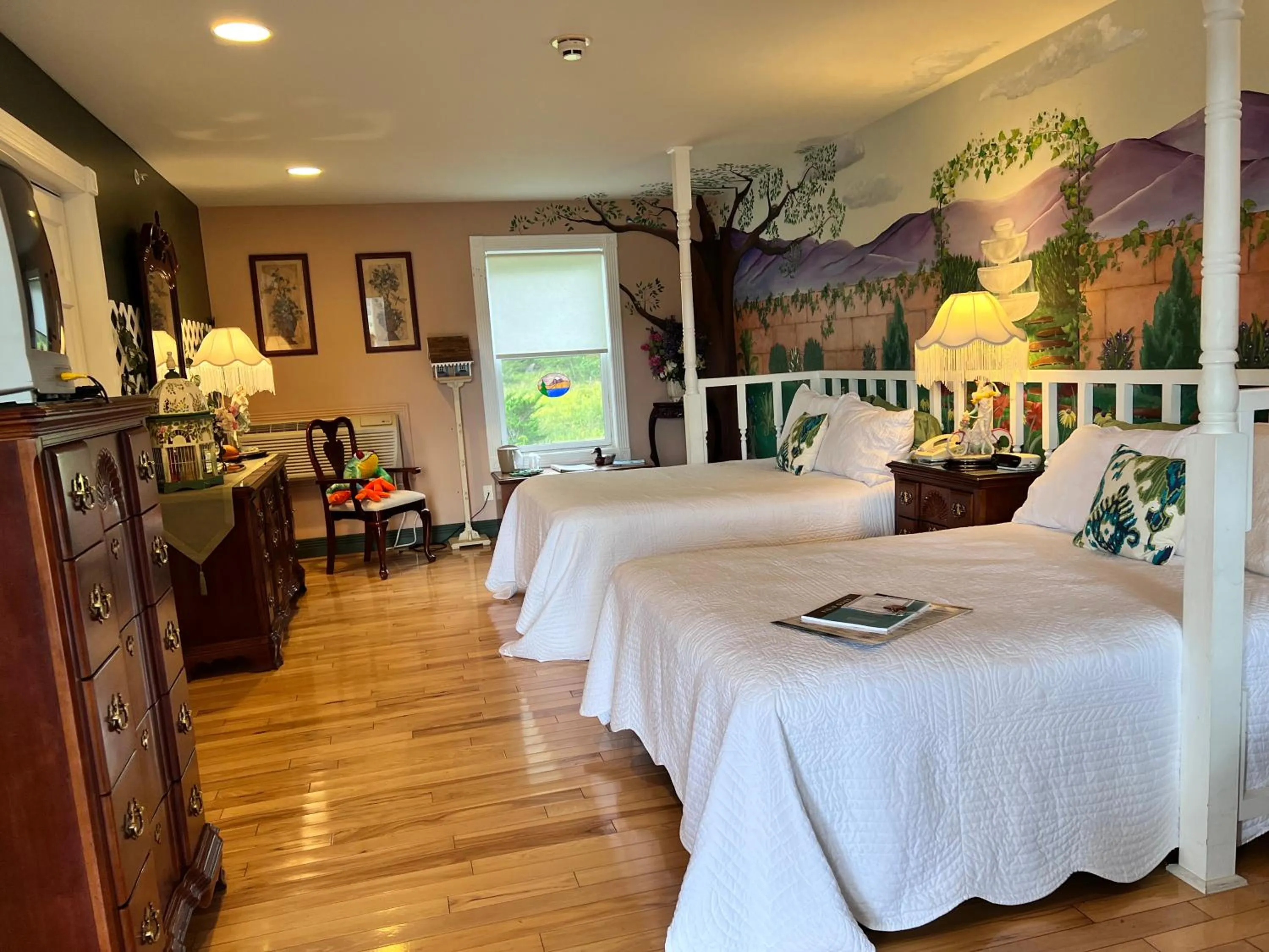 Bed in Mountain Quest Inn