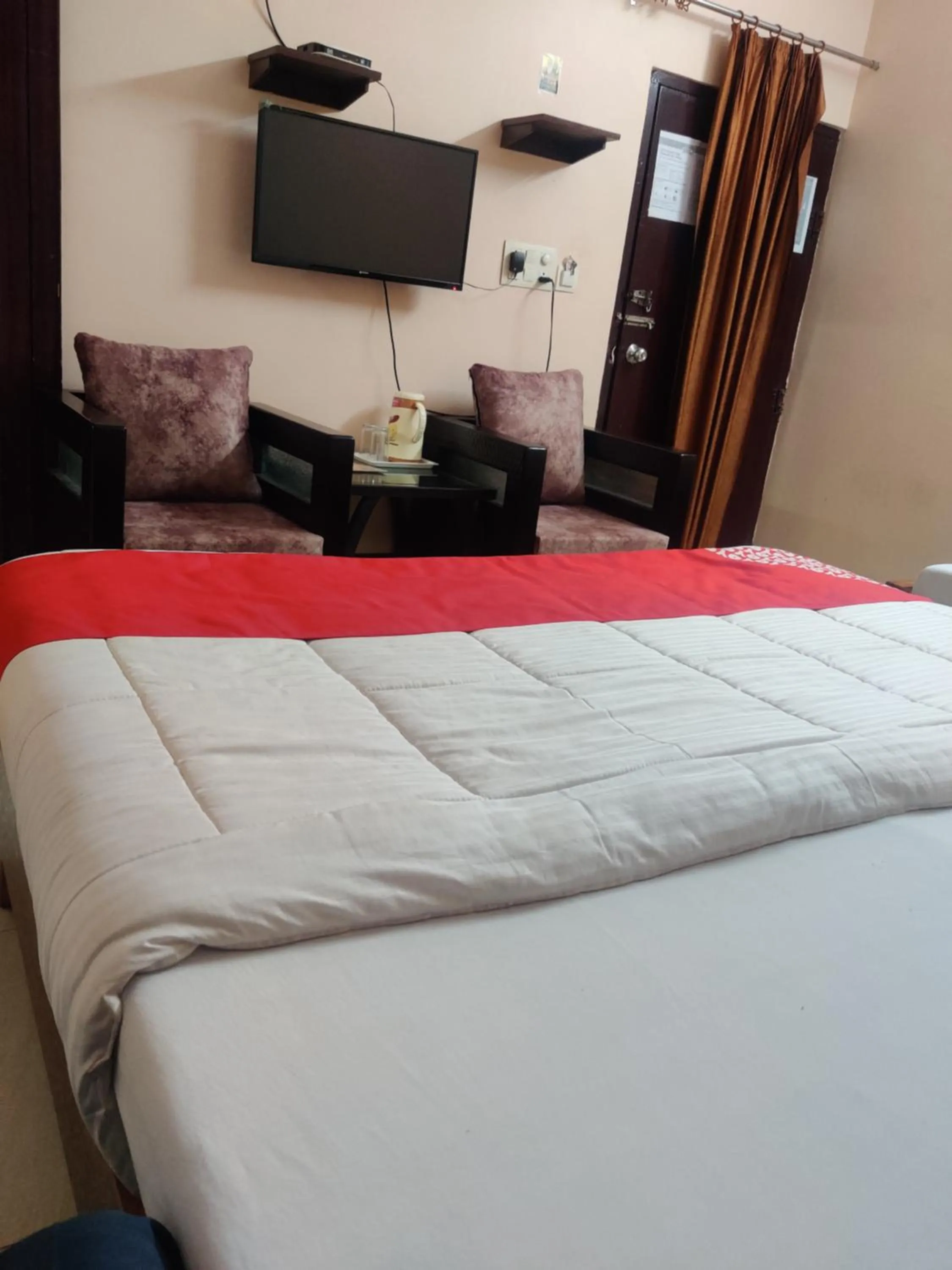 Photo of the whole room, Bed in Hotel Aarjee Crescent Jaipur