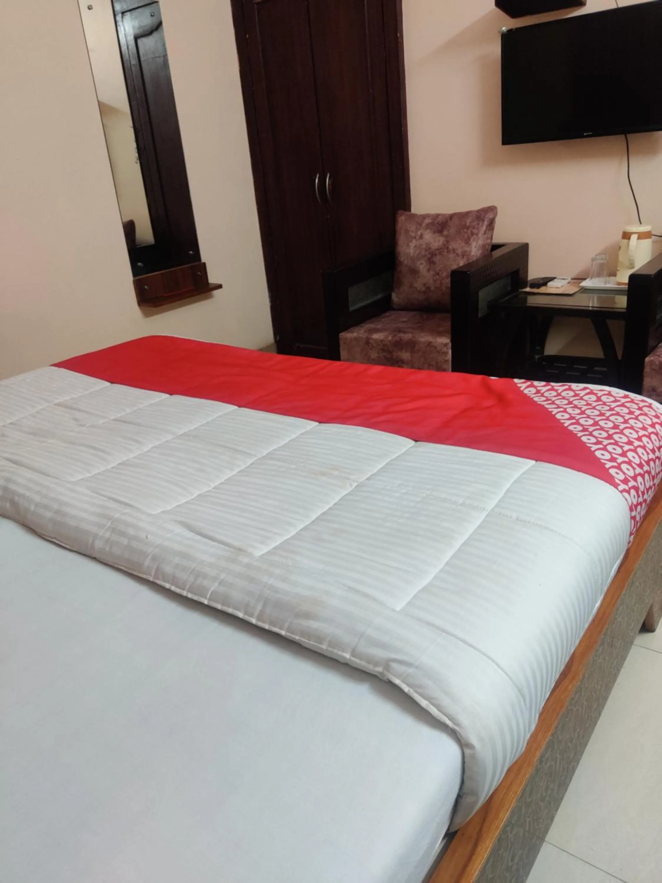 Photo of the whole room, Bed in Hotel Aarjee Crescent Jaipur