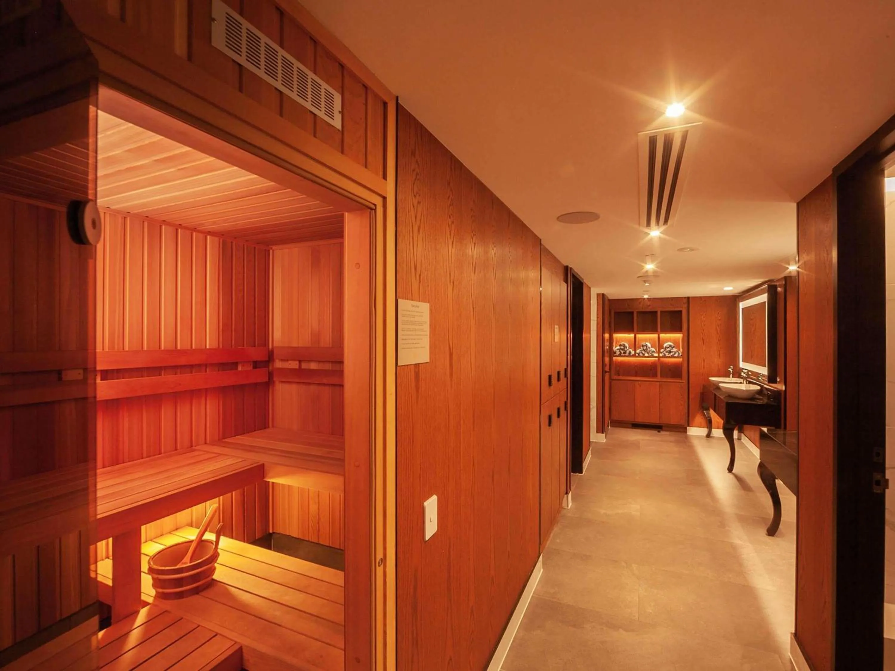 Fitness centre/facilities, Bed in Sofitel Adelaide