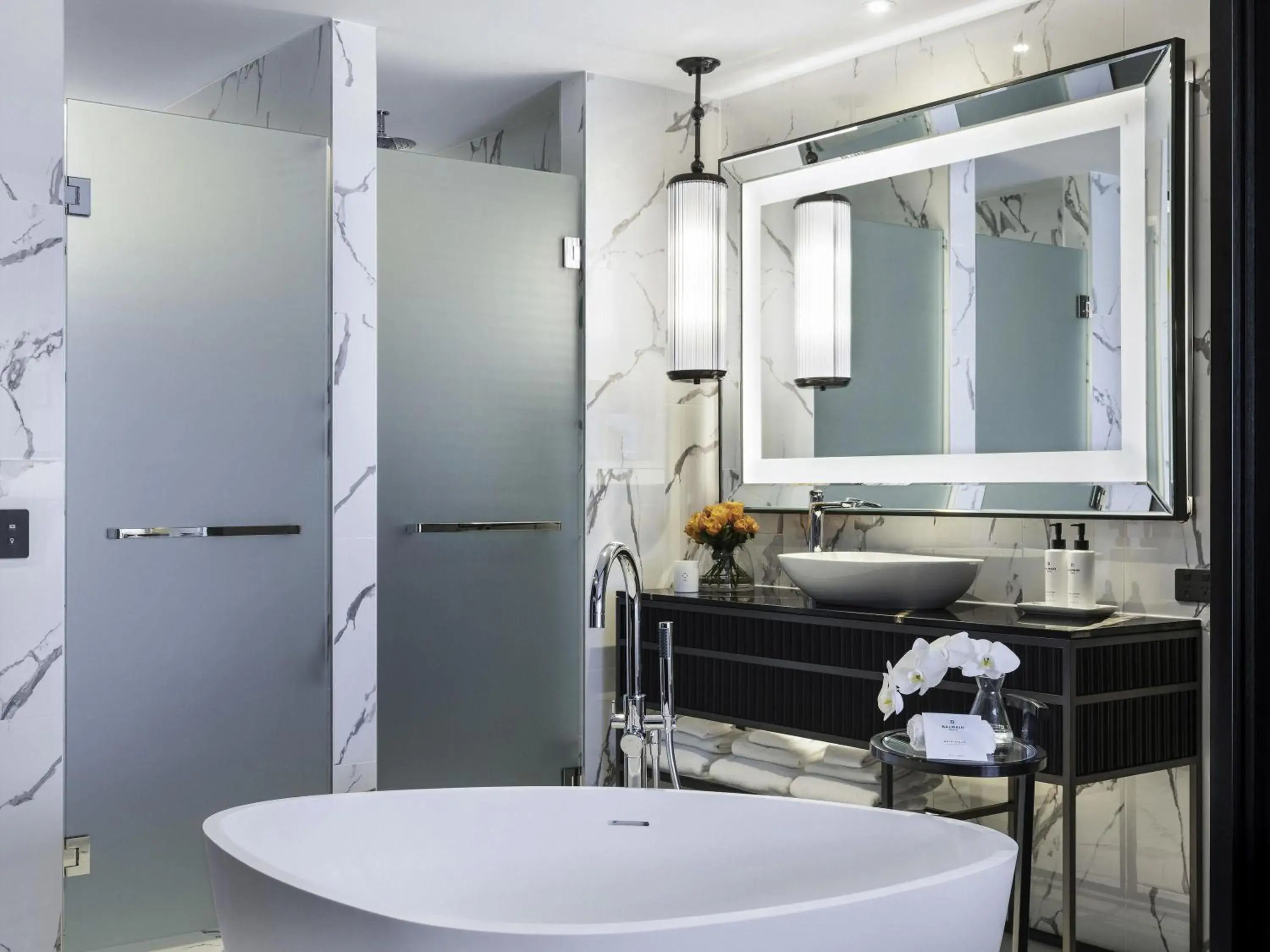 Luxury Twin Room with City or Hills View in Sofitel Adelaide Luxury Twin Room with City or Hills View in Sofitel Adelaide