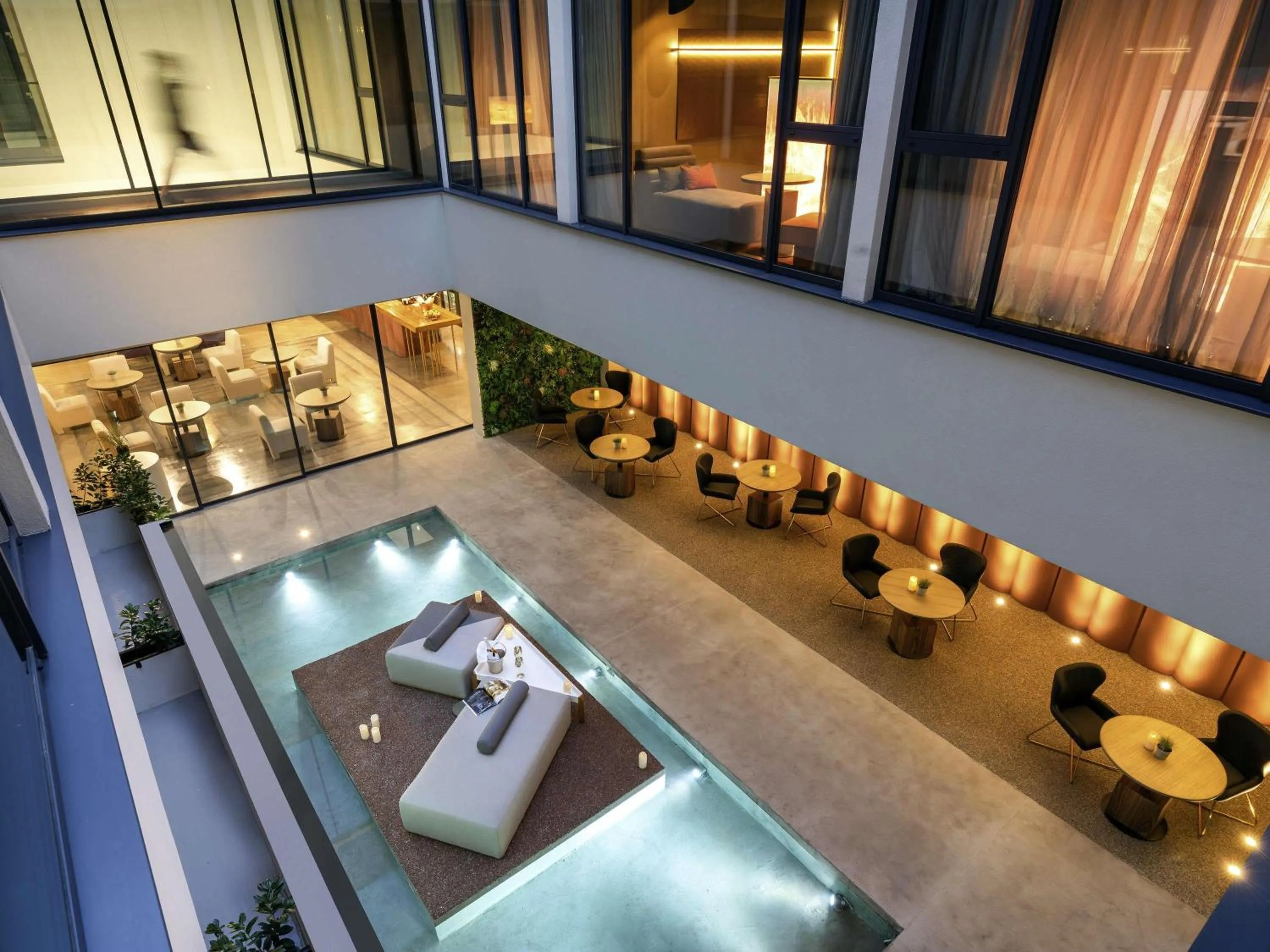 Lounge or bar in The Emporium Hotel Plovdiv - MGallery Collection