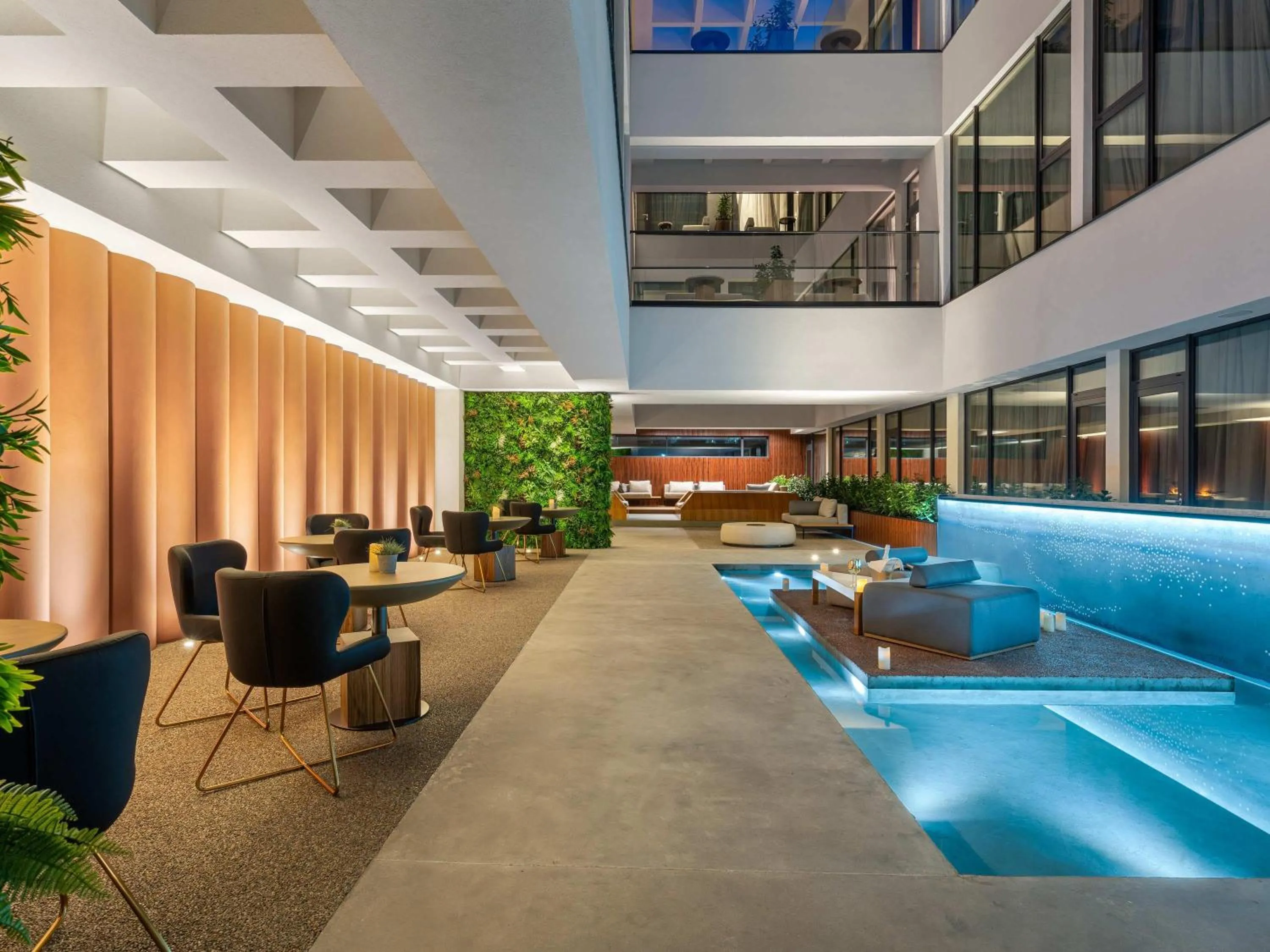 Lounge or bar in The Emporium Hotel Plovdiv - MGallery Collection