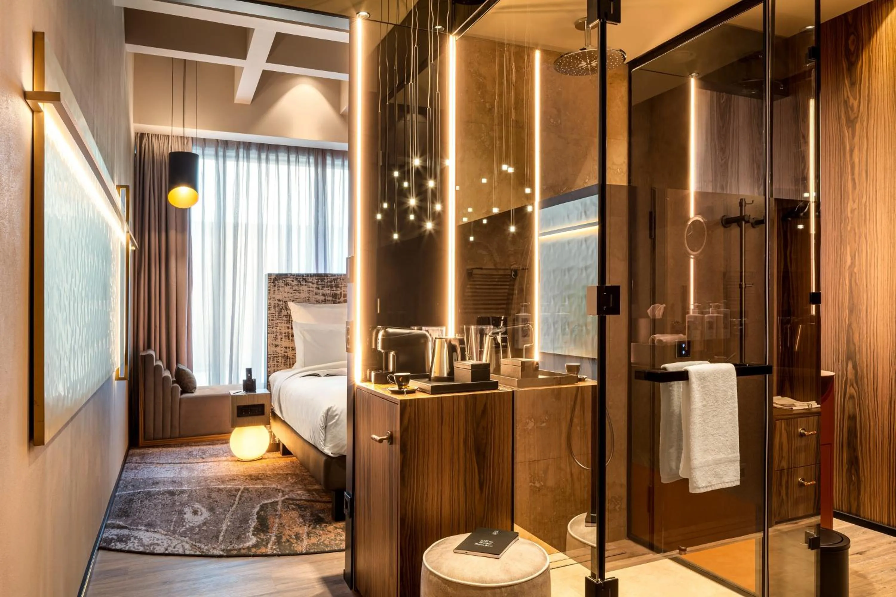 Shower, Bed in The Emporium Hotel Plovdiv - MGallery Collection