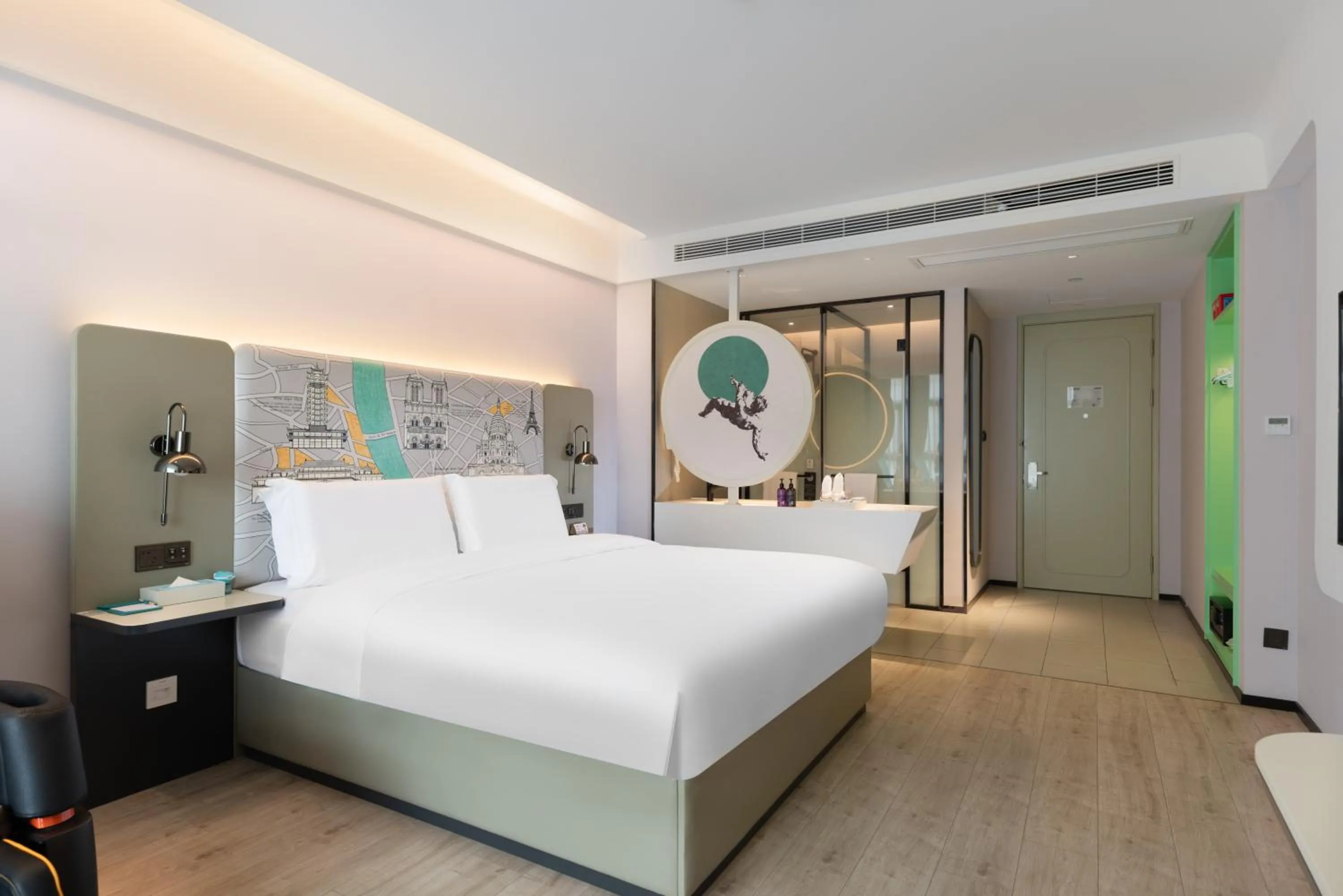 Bed in Mercure Chengdu Xindu