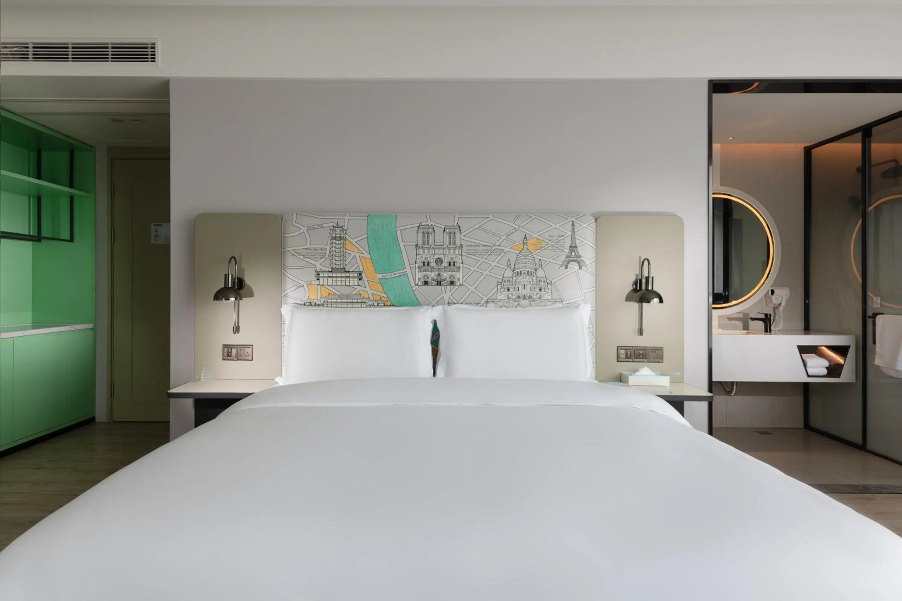 Bed in Mercure Chengdu Xindu