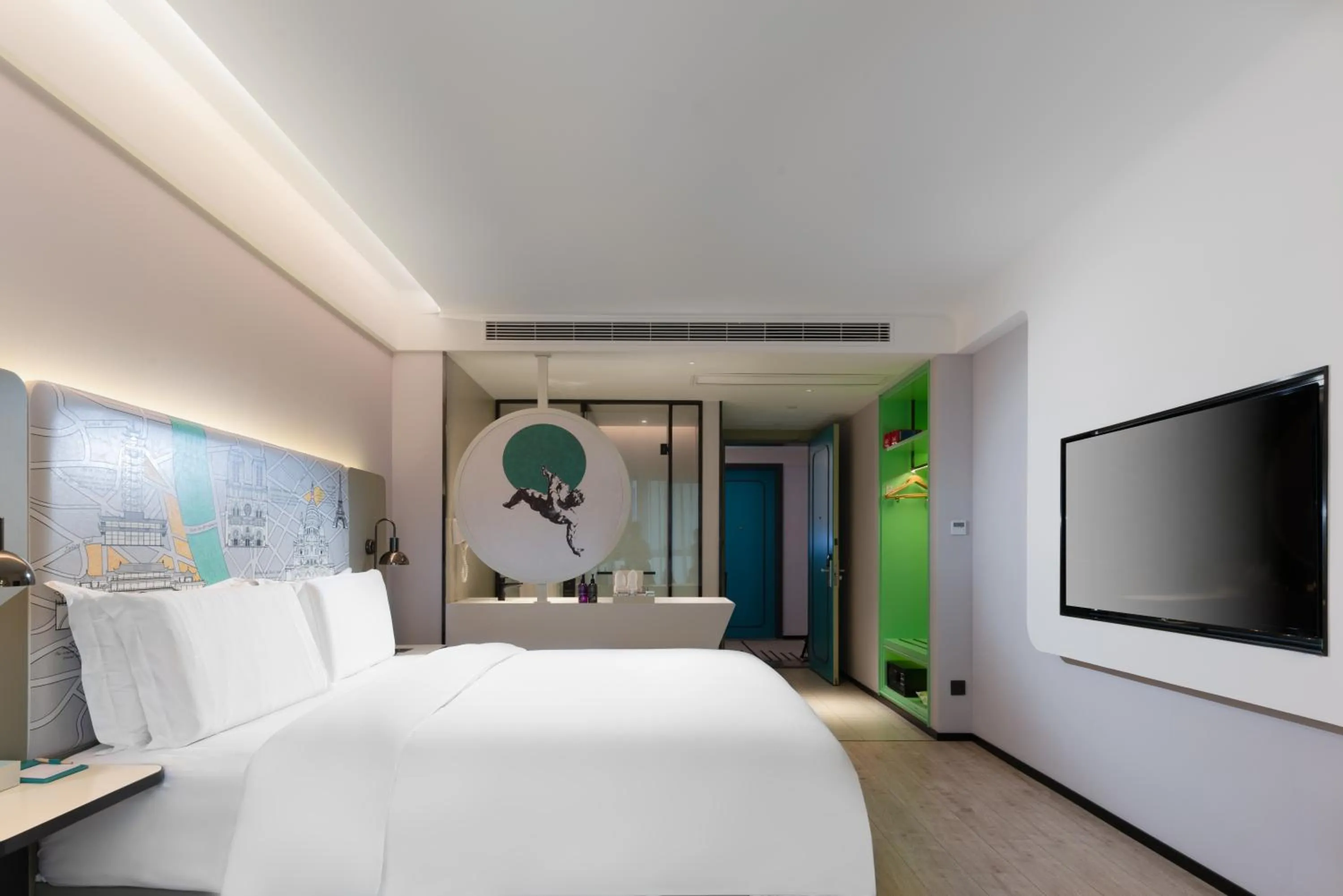 Bed in Mercure Chengdu Xindu