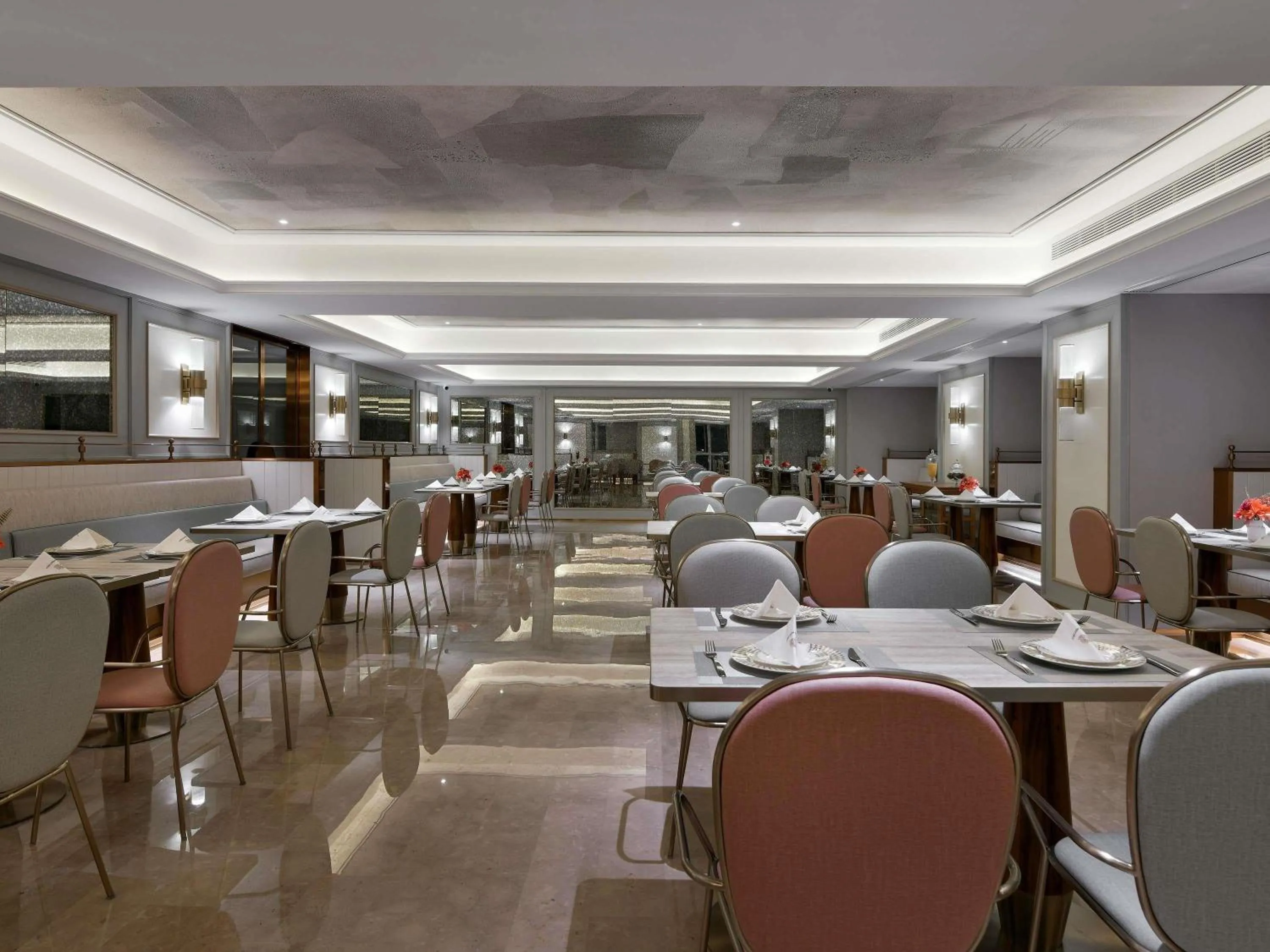 Restaurant/places to eat in Mercure Chengdu Jiuyanqiao