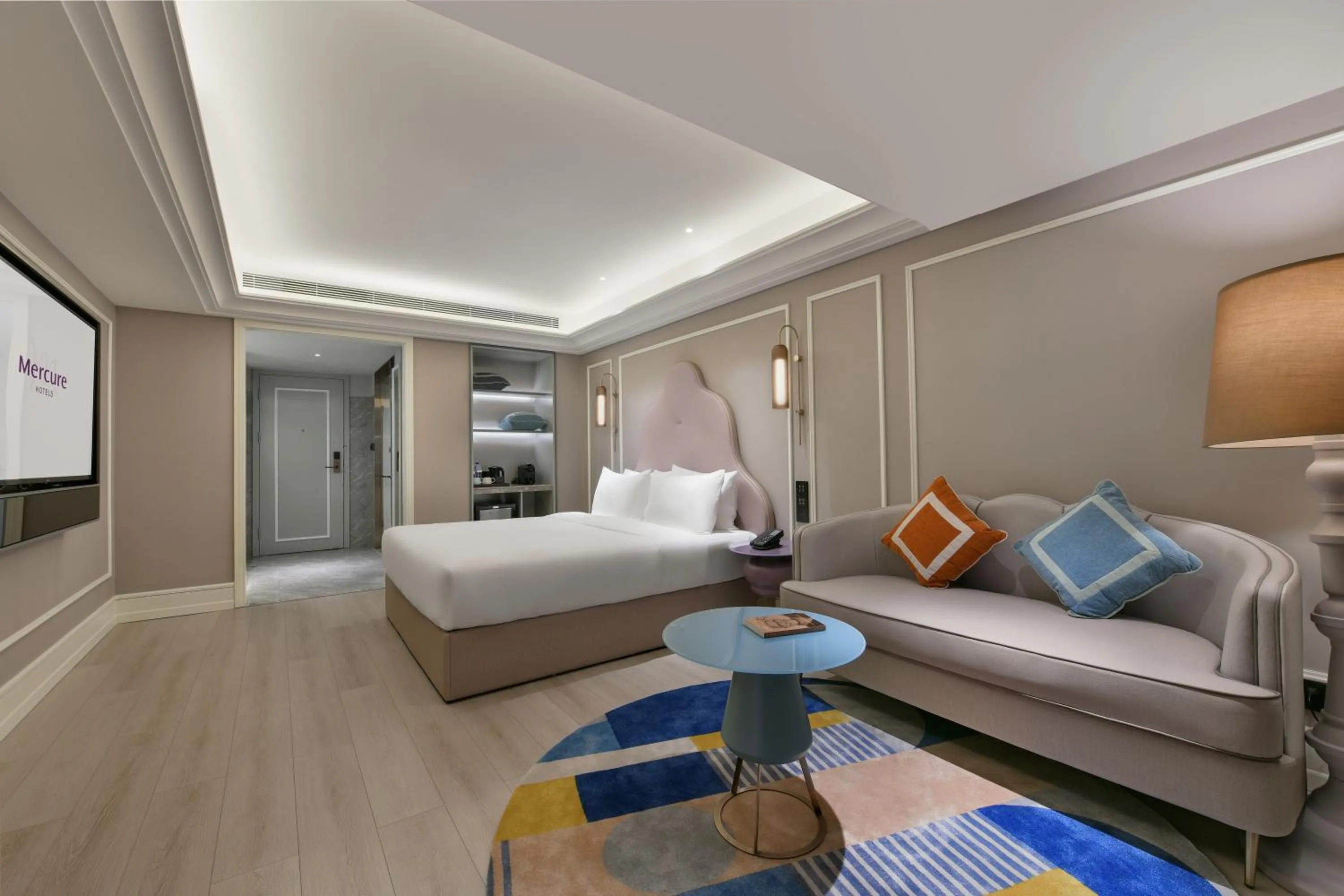 Photo of the whole room, Bed in Mercure Chengdu Jiuyanqiao