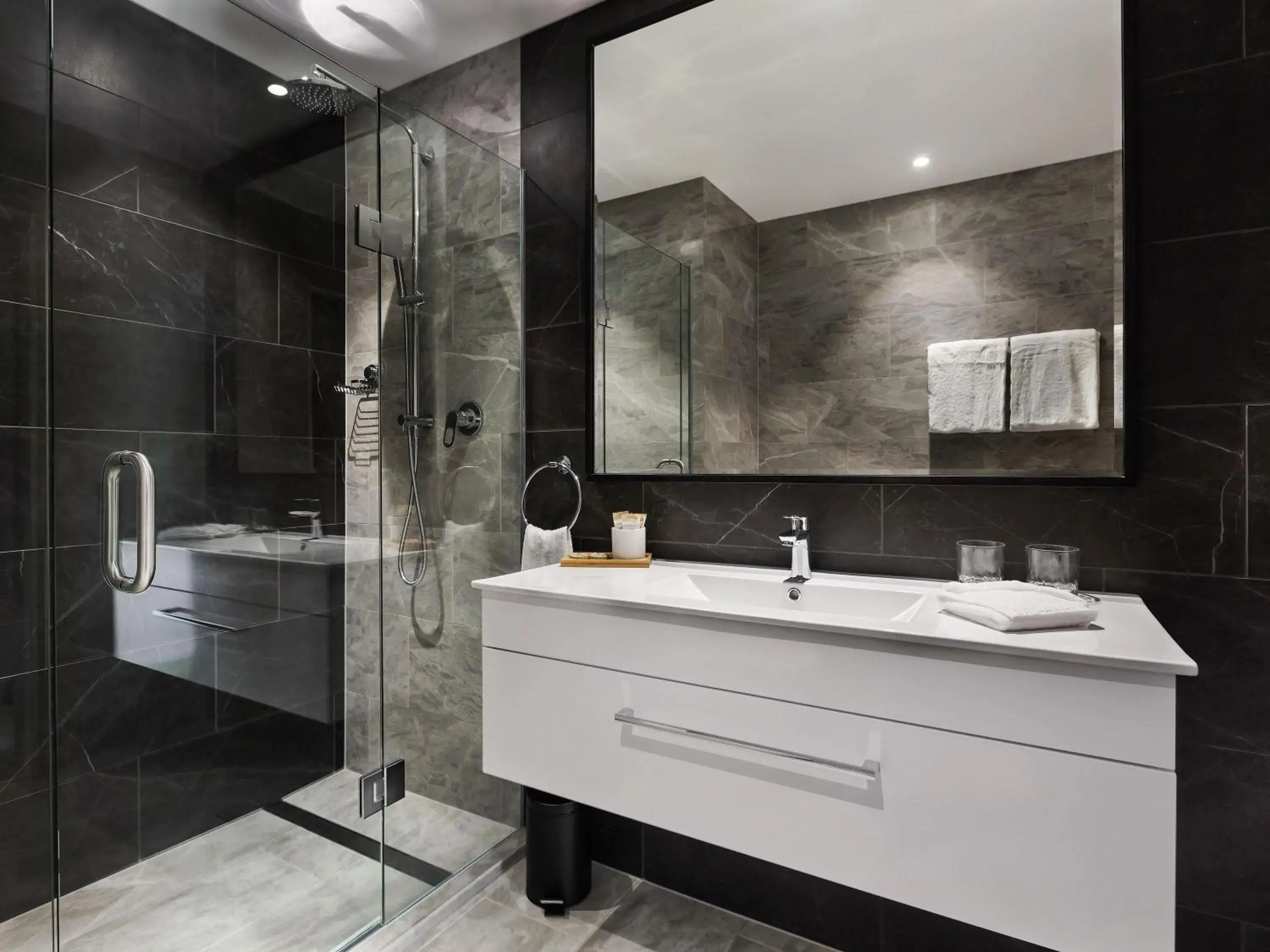 Bedroom in Mercure Auckland Queen Street Bedroom in Mercure Auckland Queen Street