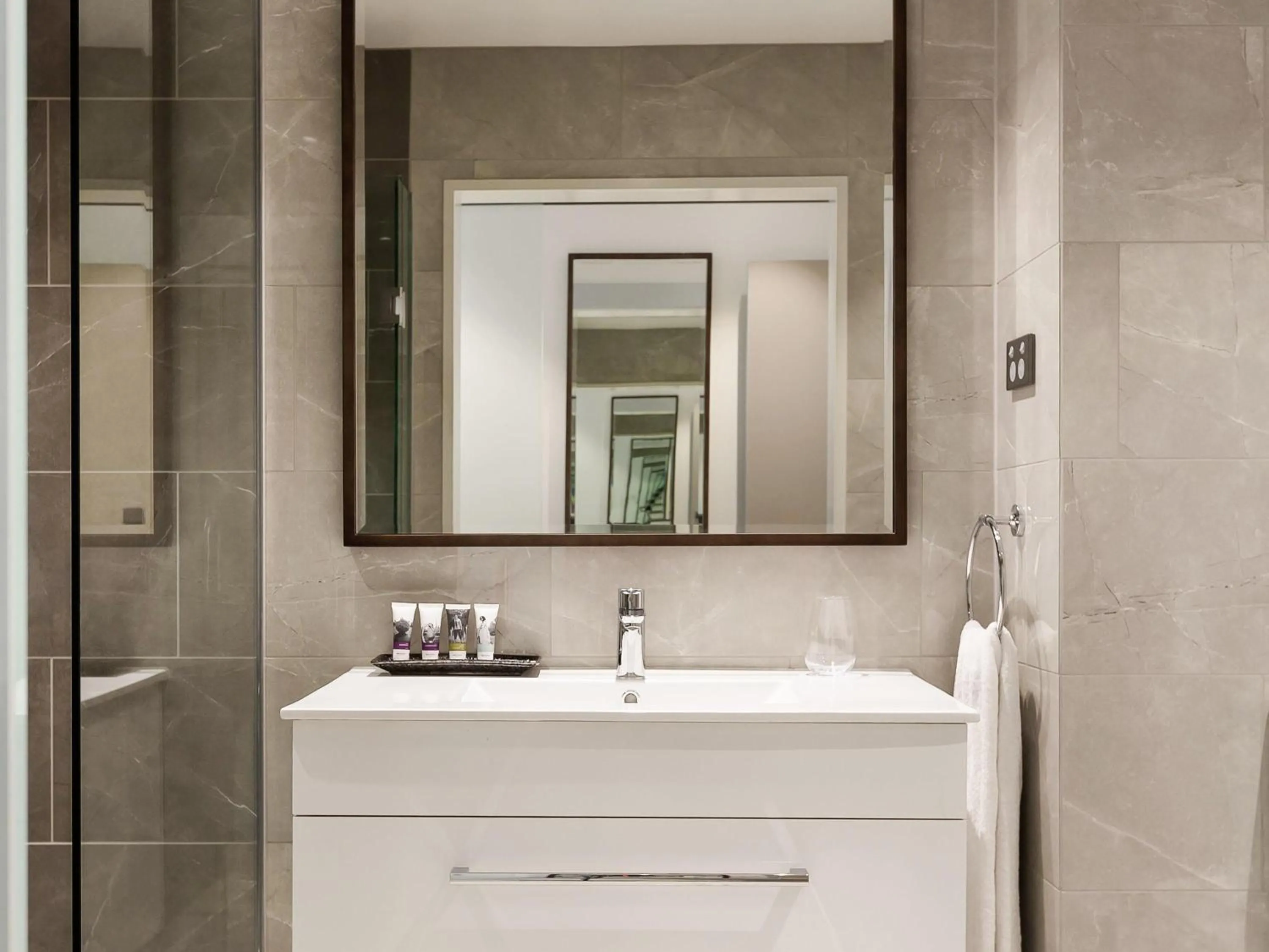 Bedroom in Mercure Auckland Queen Street