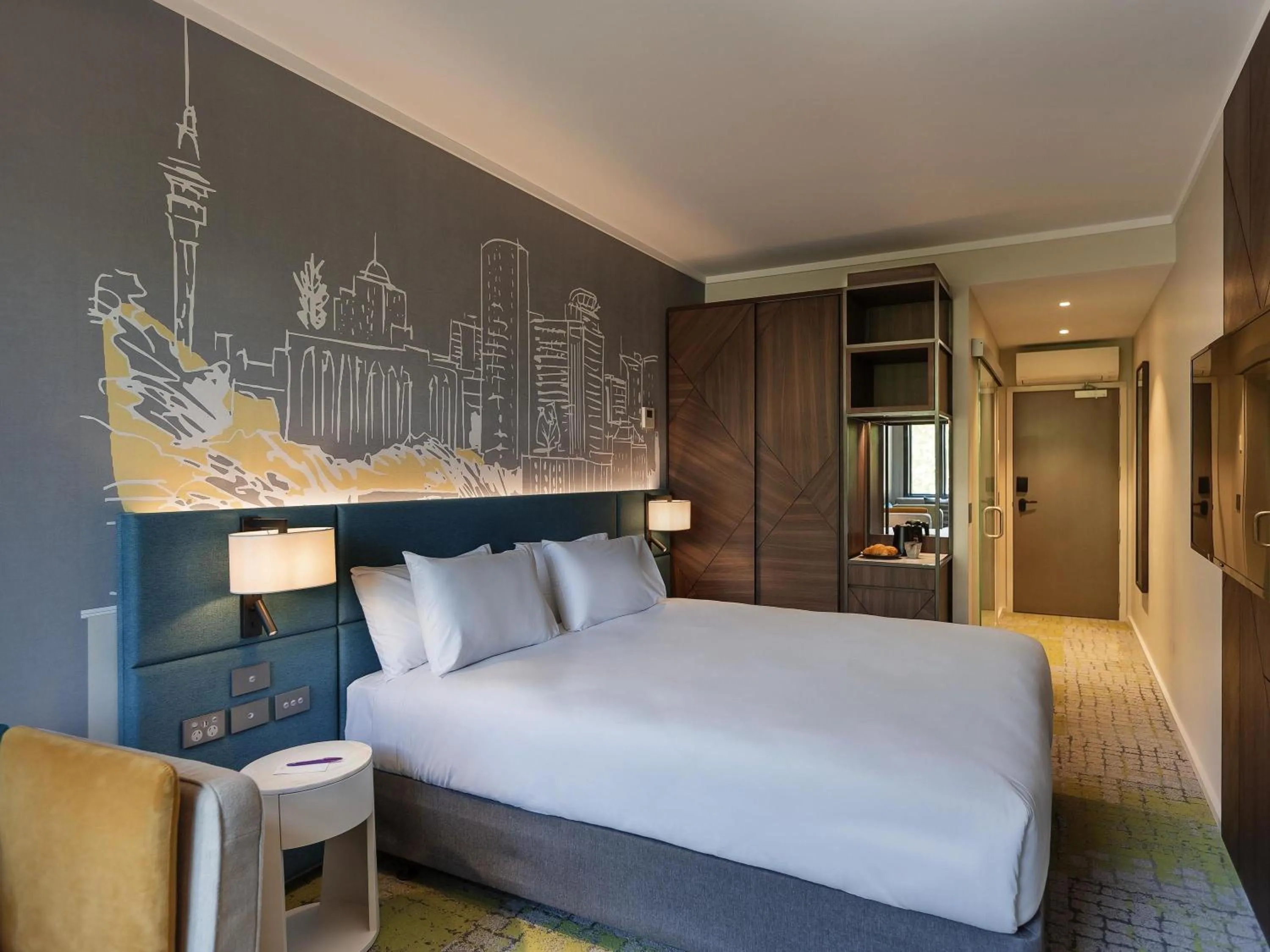 Bedroom, Bed in Mercure Auckland Queen Street