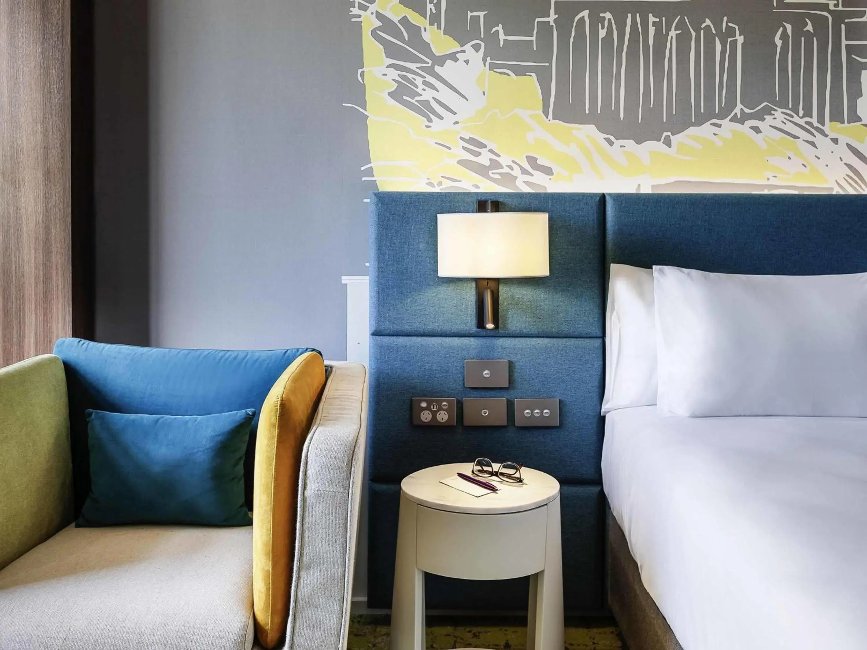 Superior King Room in Mercure Auckland Queen Street Superior King Room in Mercure Auckland Queen Street