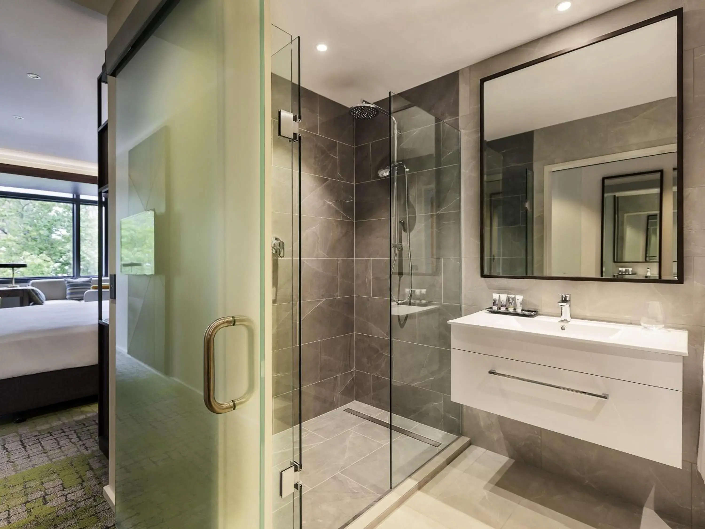 Bedroom, Bed in Mercure Auckland Queen Street Bedroom, Bed in Mercure Auckland Queen Street