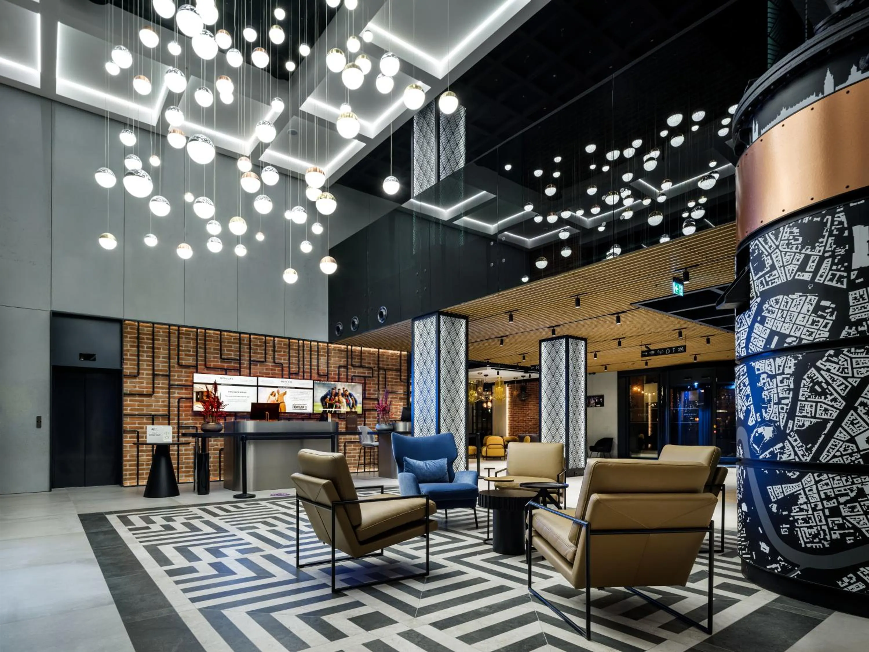 Lobby or reception in Mercure Krakow Fabryczna City