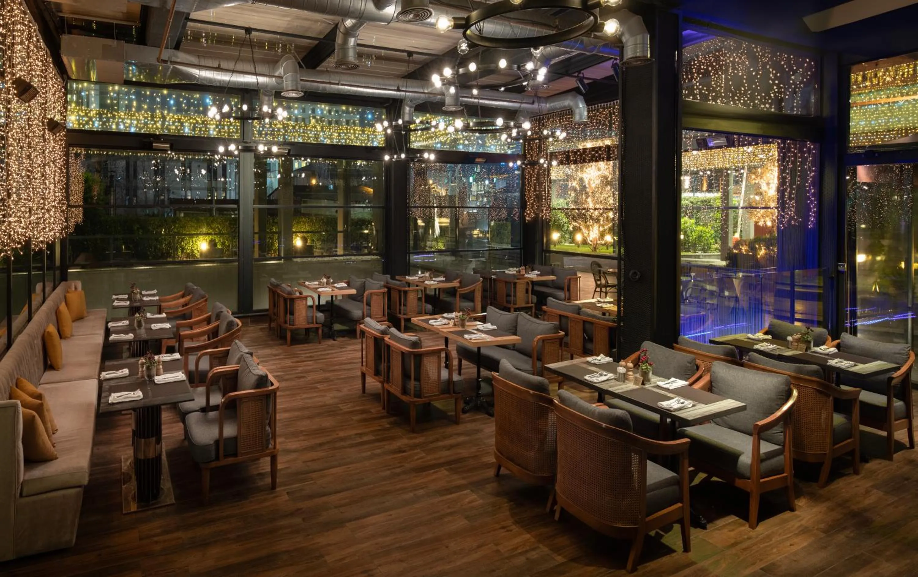 Restaurant/places to eat in Movenpick Living Istanbul West