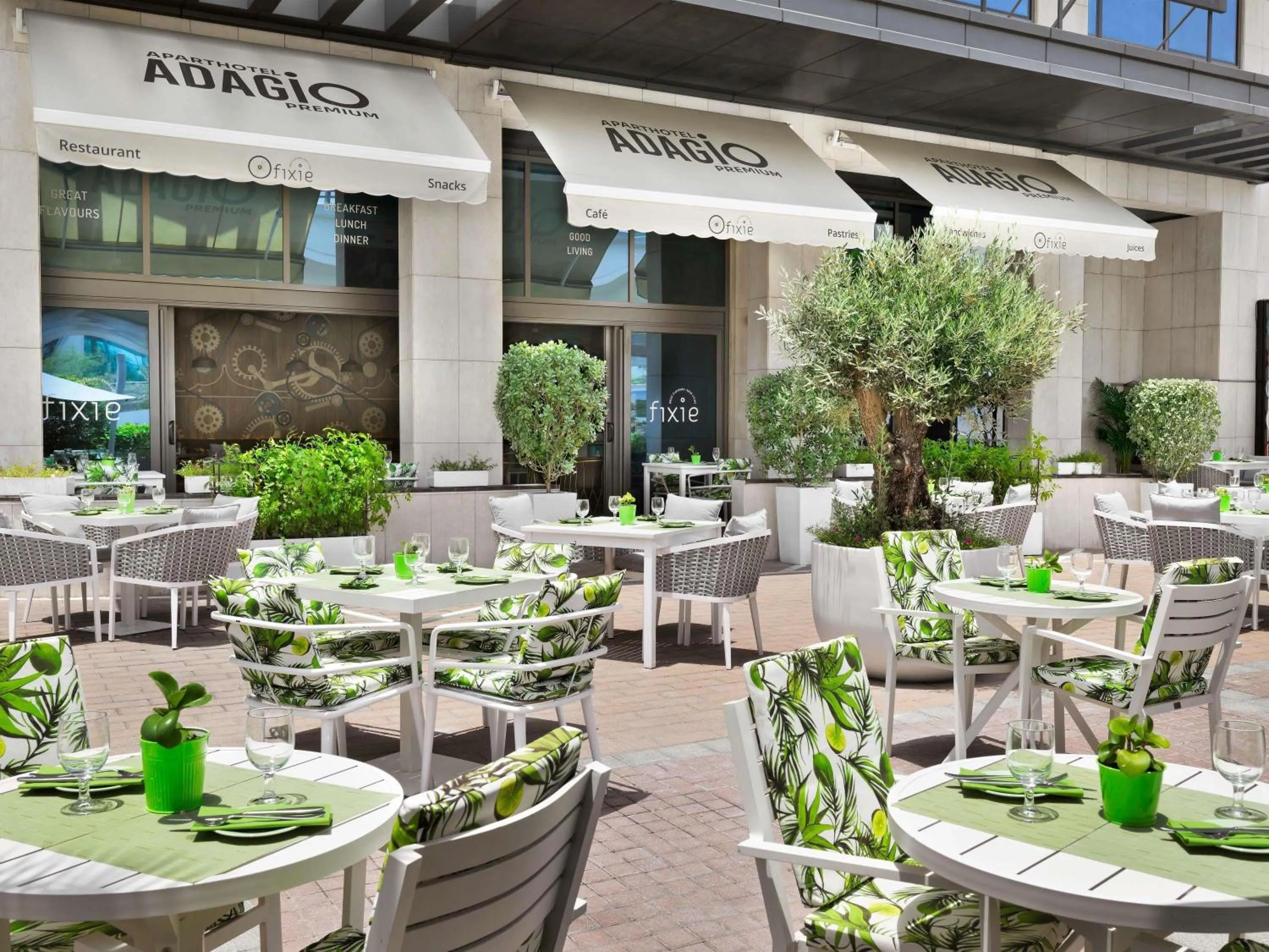 Restaurant/places to eat in Adagio Premium The Palm