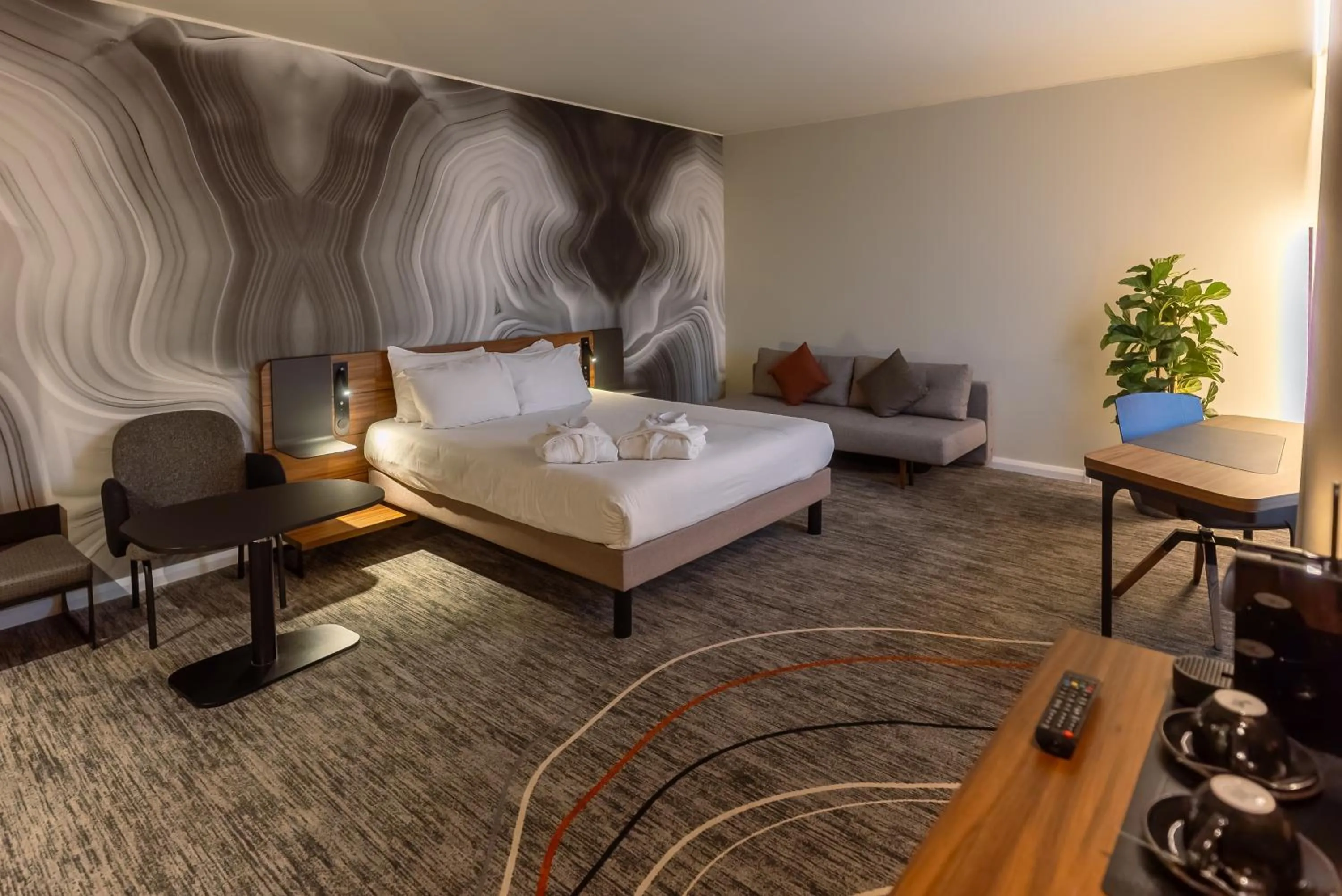 Bedroom, Bed in Novotel Cambridge North