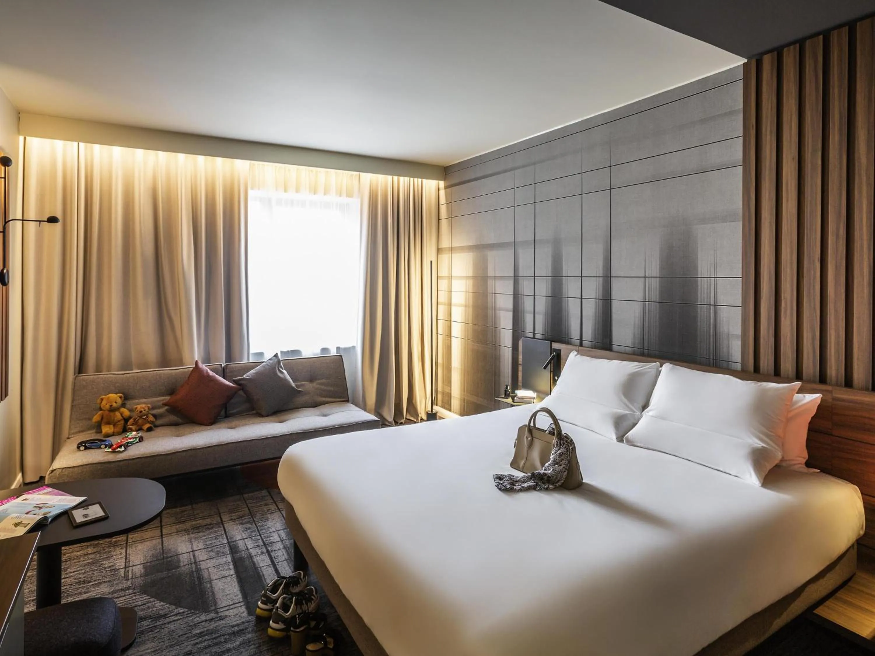 Bedroom, Bed in Novotel Cambridge North