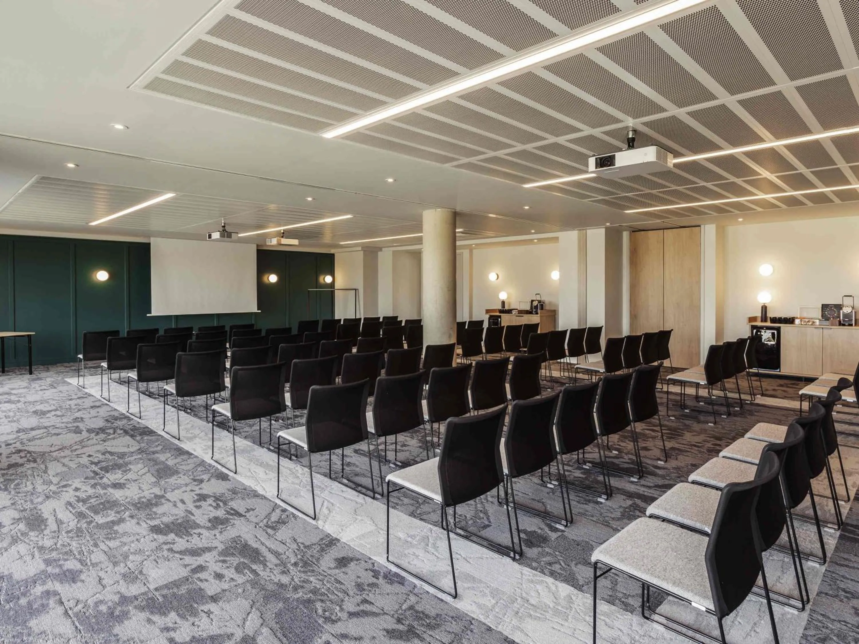 Meeting/conference room in Novotel Cambridge North