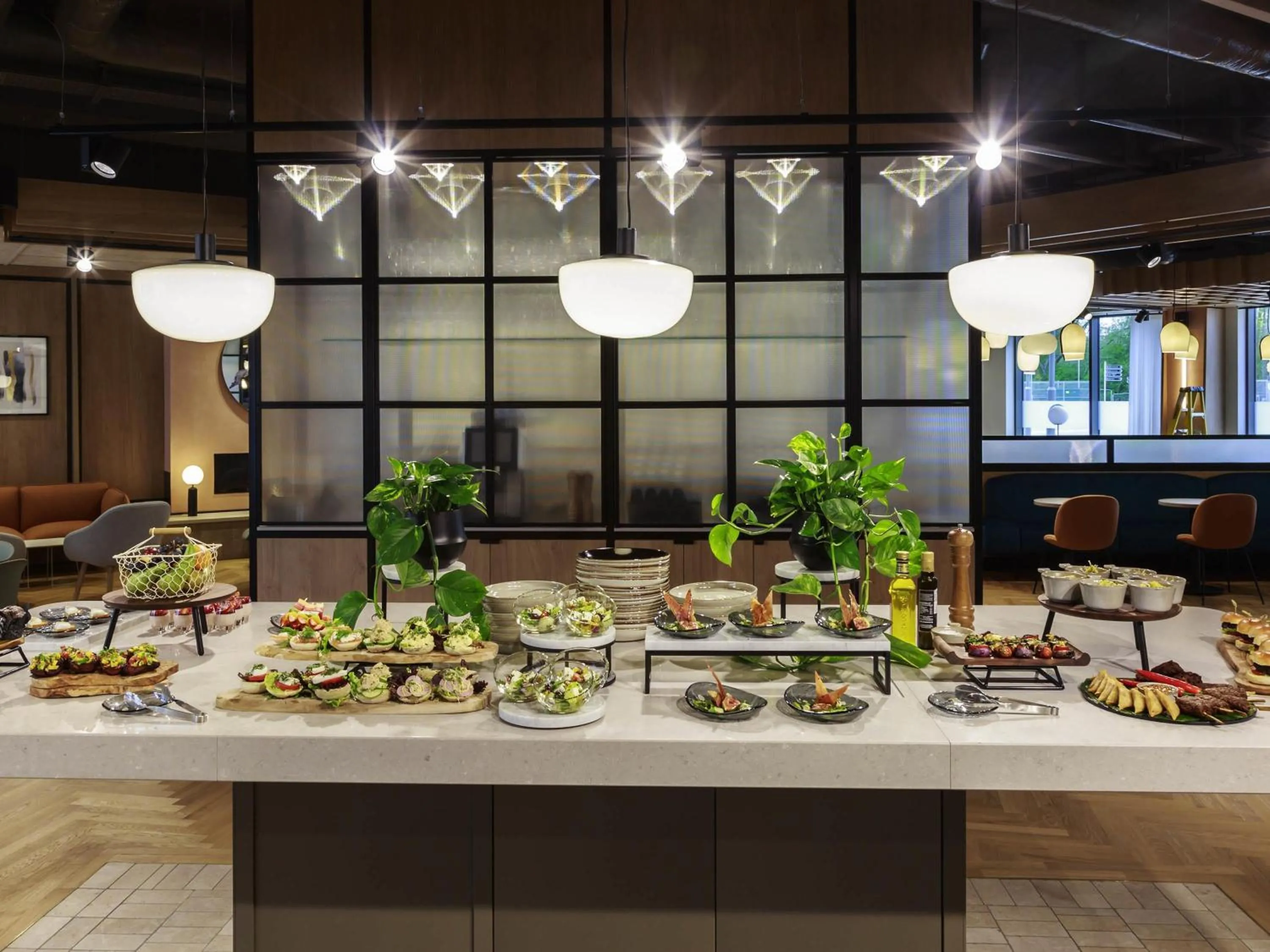 Restaurant/places to eat in Novotel Cambridge North