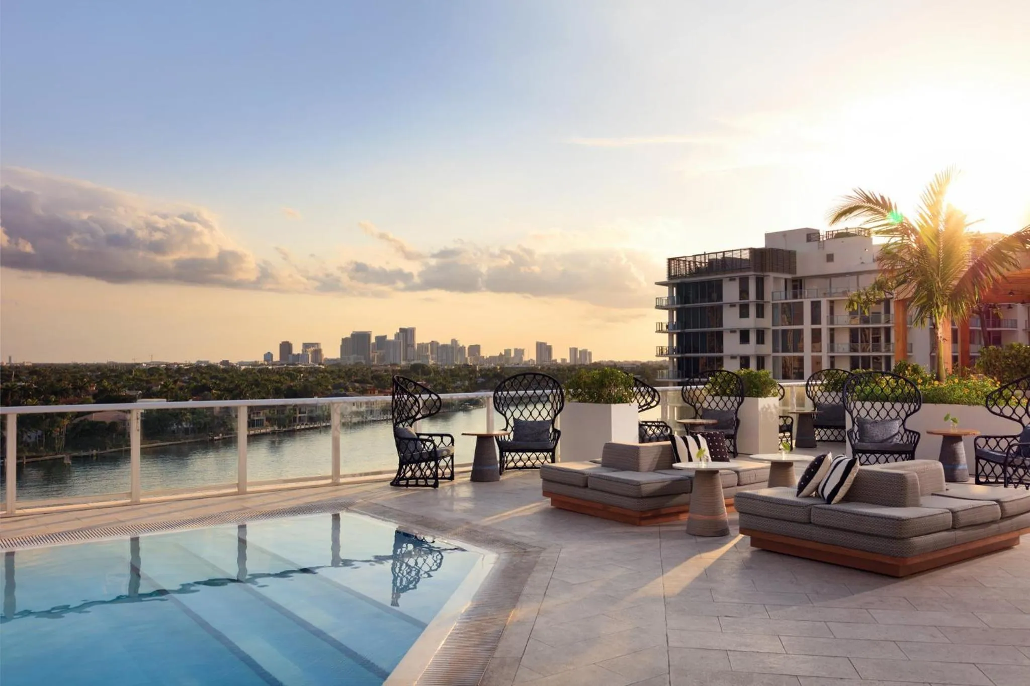 Lounge or bar in The Kimpton Shorebreak Fort Lauderdale Beach Resort
