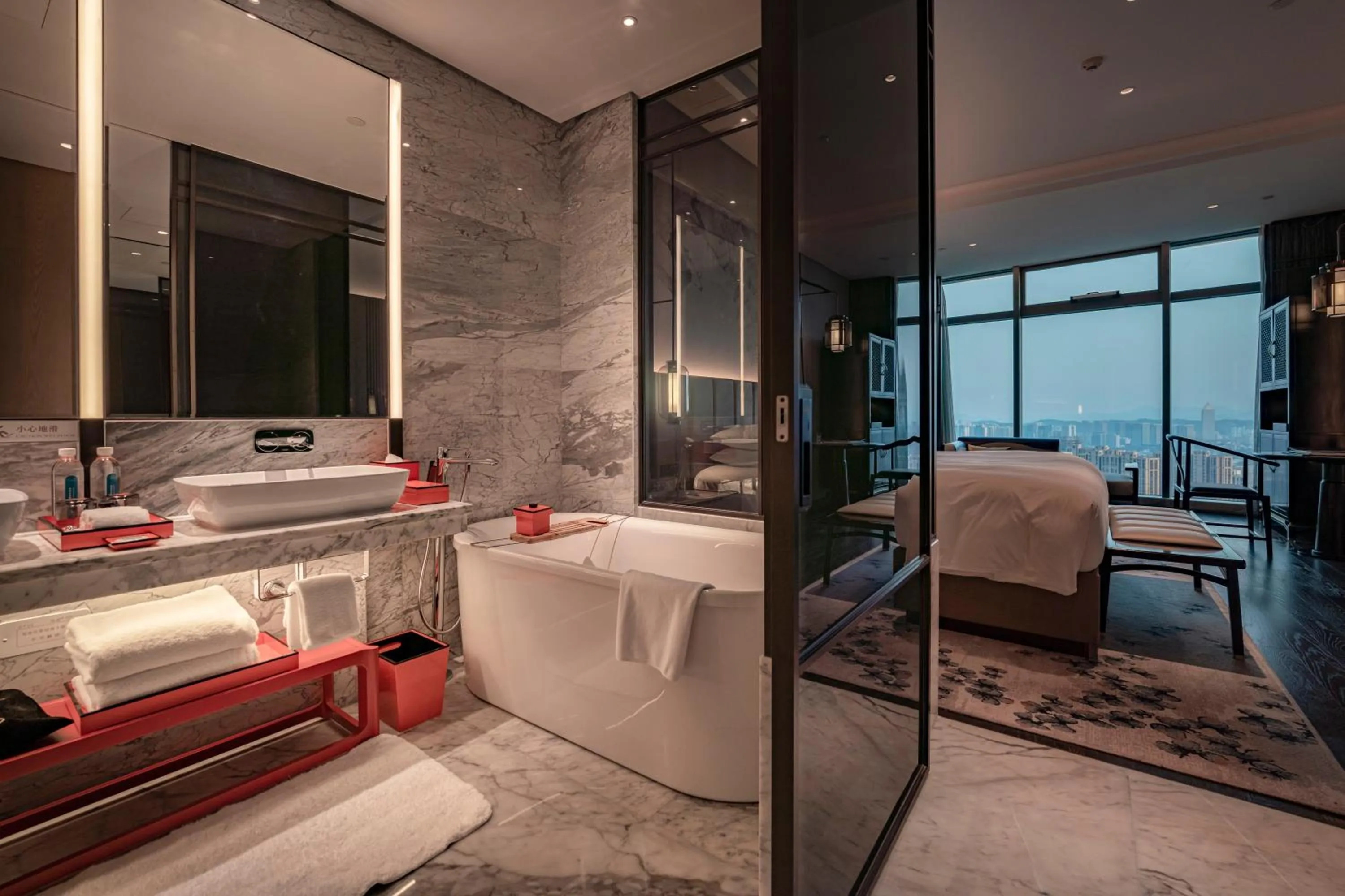 Hot Tub, Bed in Sofitel Hangzhou Yingguan-Olympic Center Hotel