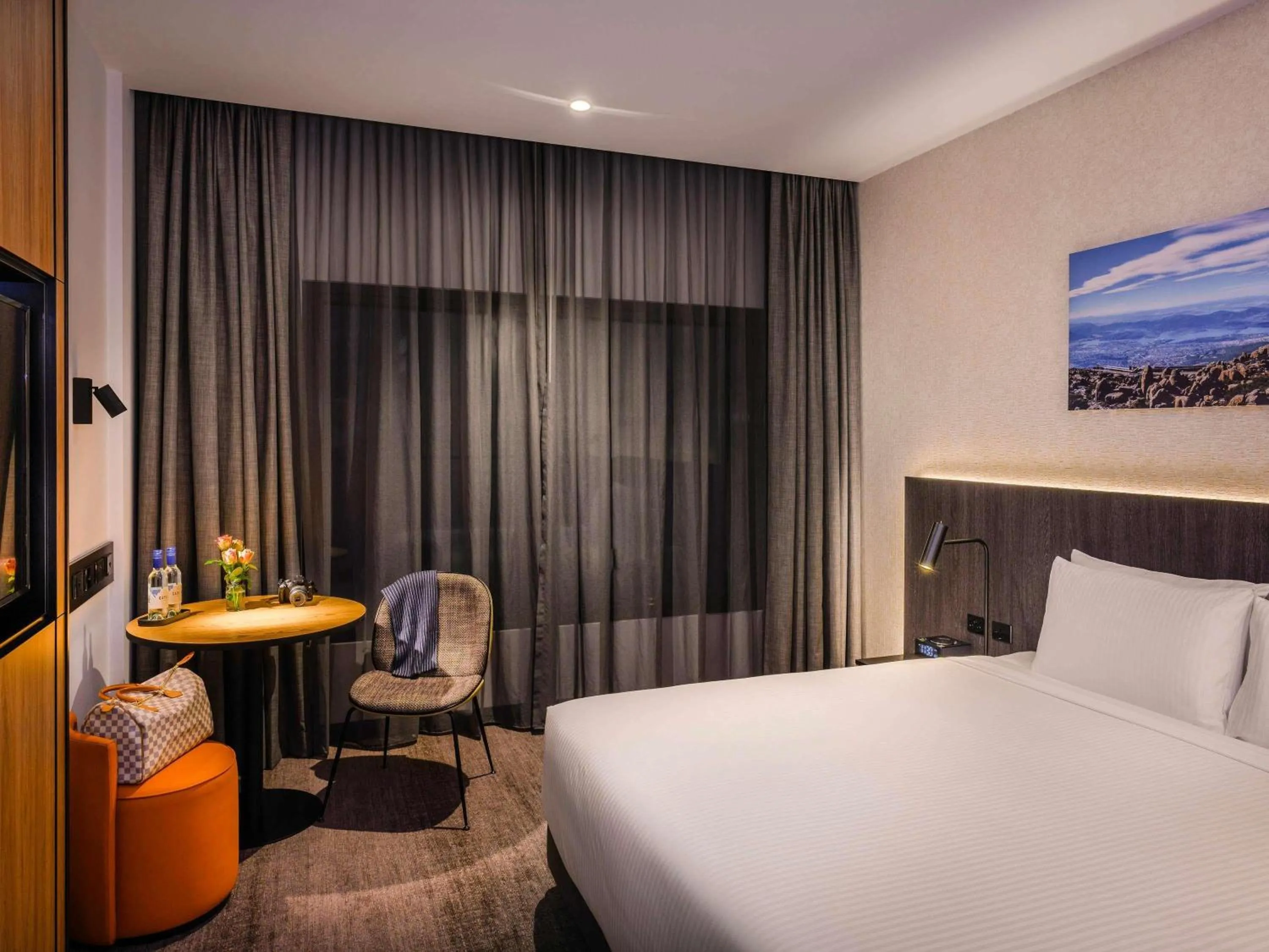 Bedroom, Bed in Mövenpick Hotel Hobart