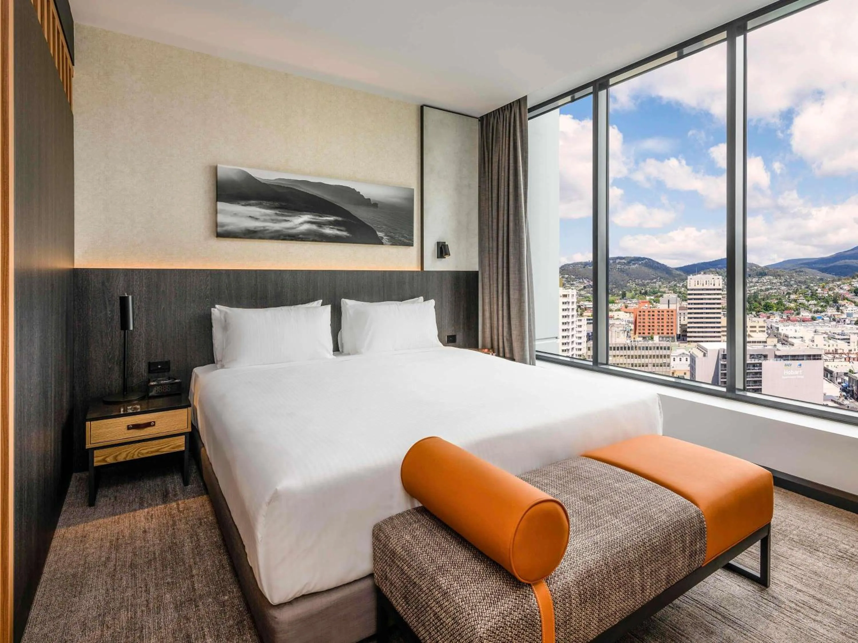 Bedroom, Bed in Mövenpick Hotel Hobart