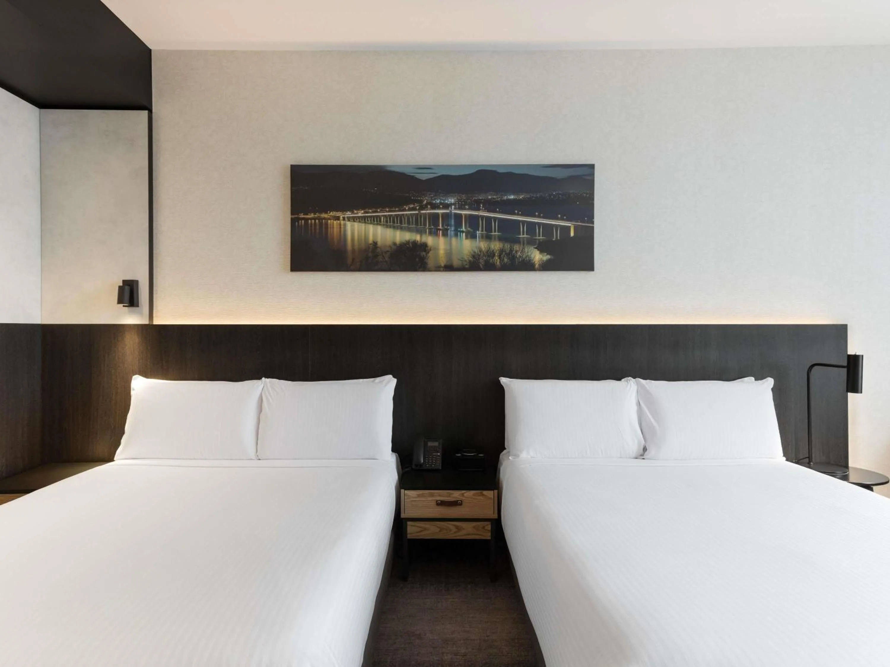 Bedroom, Bed in Mövenpick Hotel Hobart