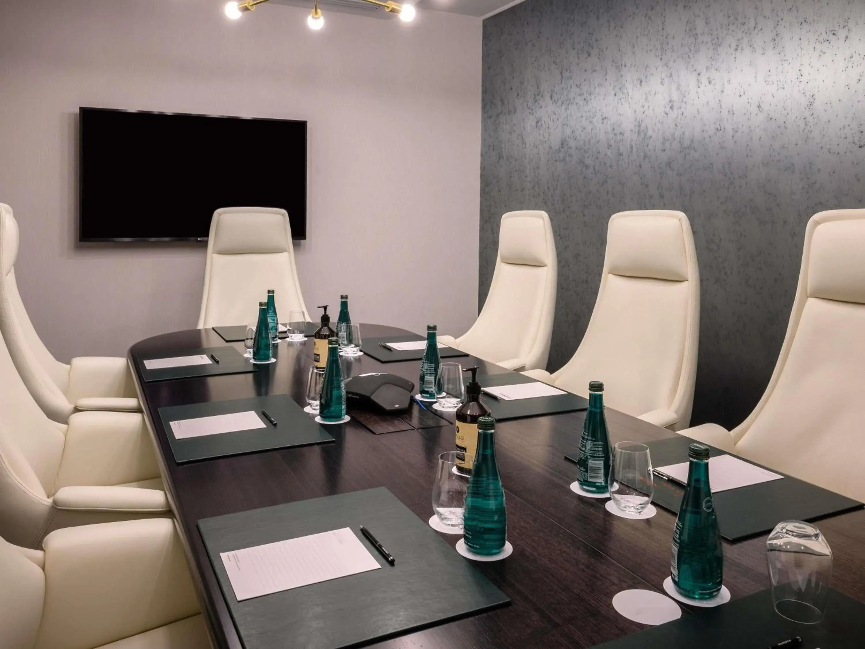 Property building in Mövenpick Hotel Hobart Property building in Mövenpick Hotel Hobart