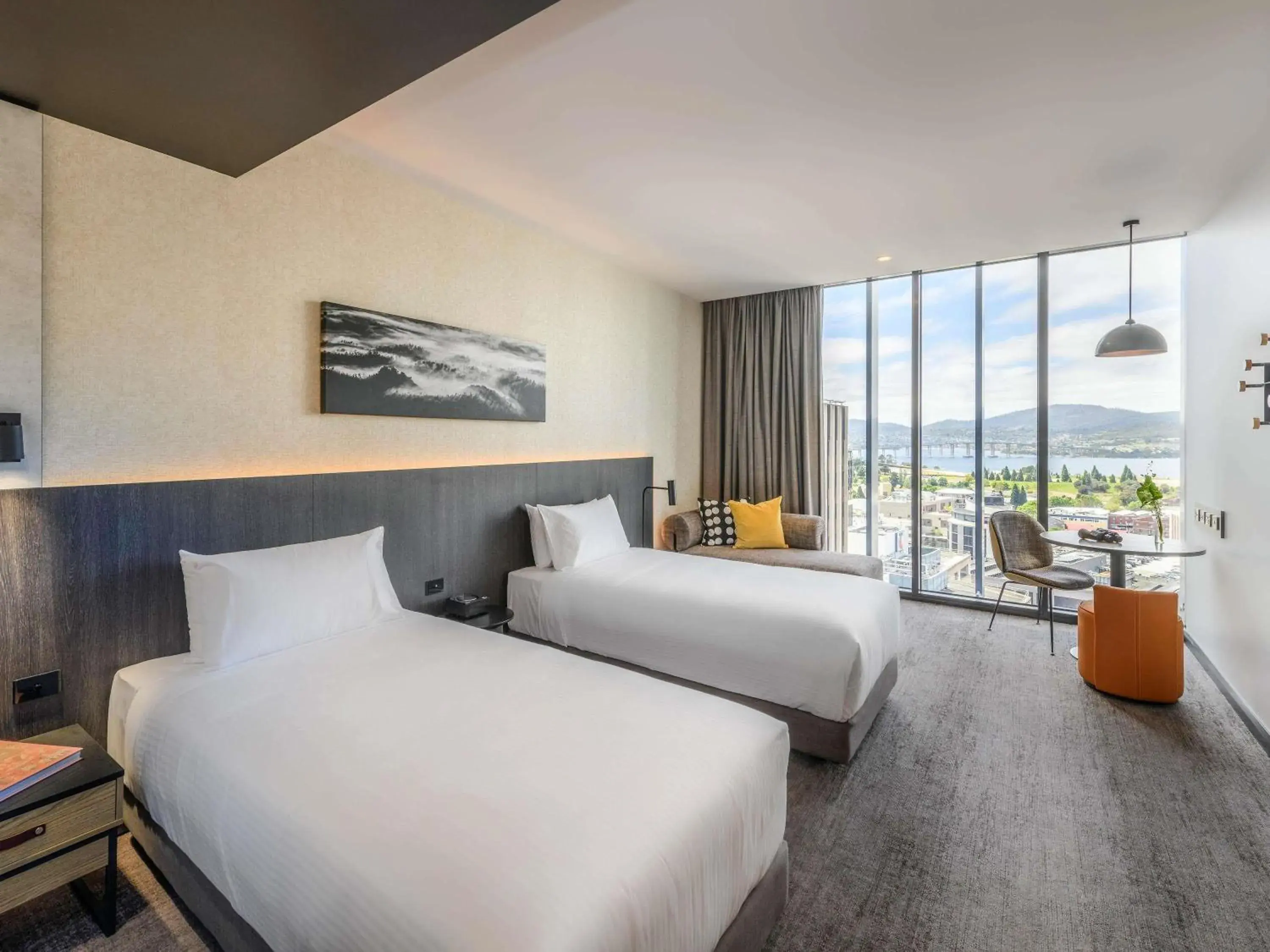 Property building, Bed in Mövenpick Hotel Hobart Property building, Bed in Mövenpick Hotel Hobart