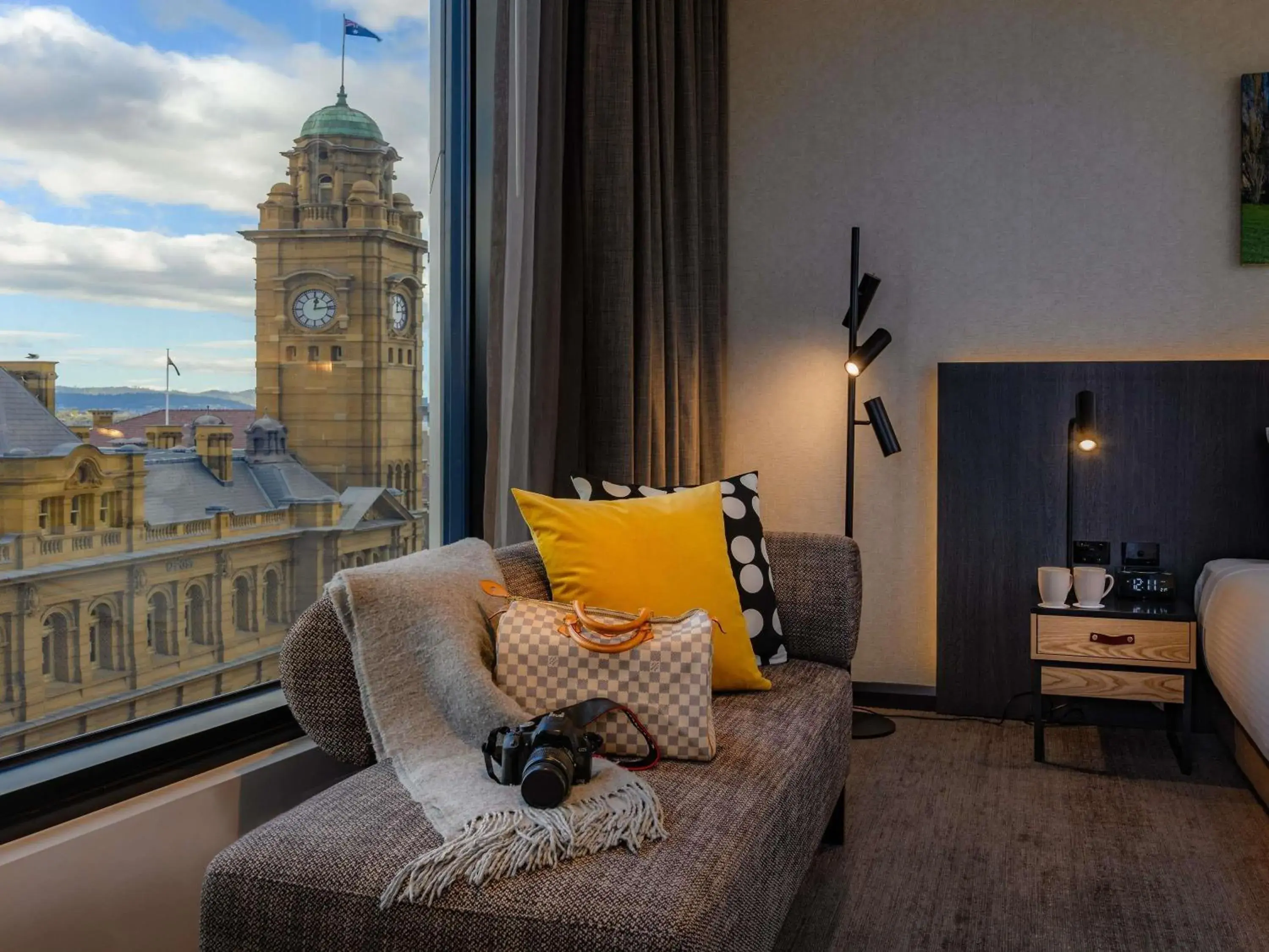 Property building, Bed in Mövenpick Hotel Hobart Property building, Bed in Mövenpick Hotel Hobart