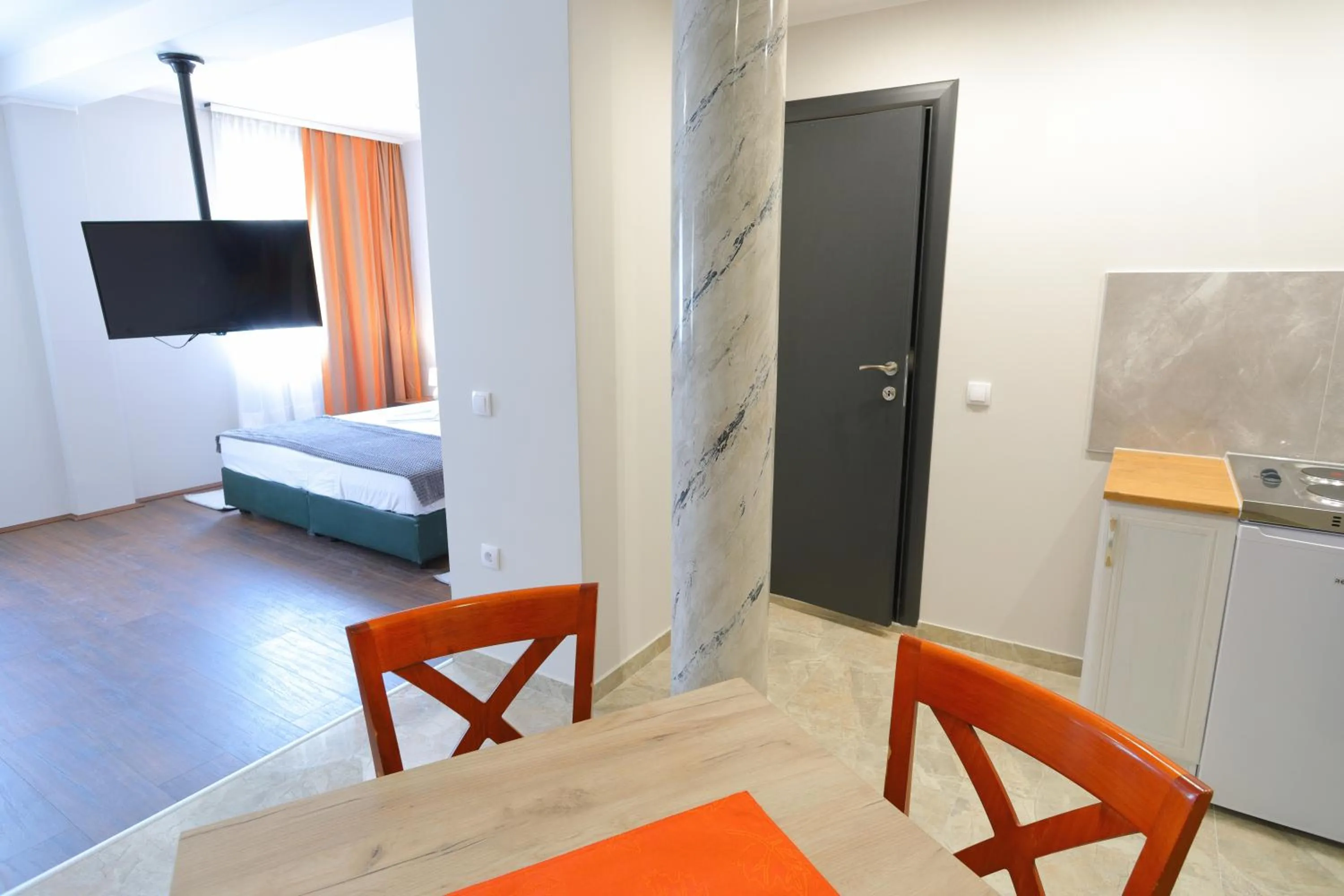 TV and multimedia, Bed in Fenix Apartments