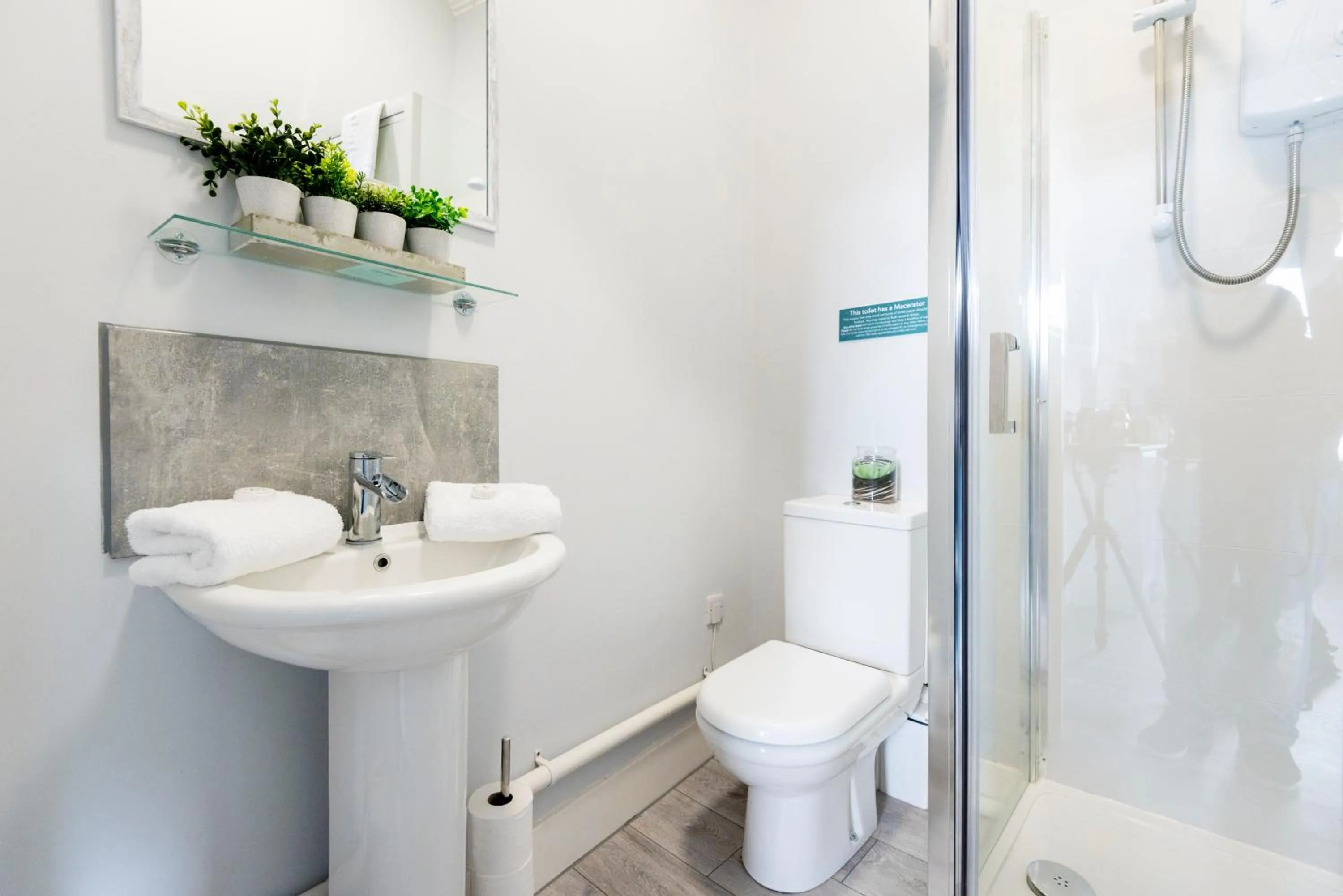 Bathroom in Wrexham Central Stay Apartment Seven