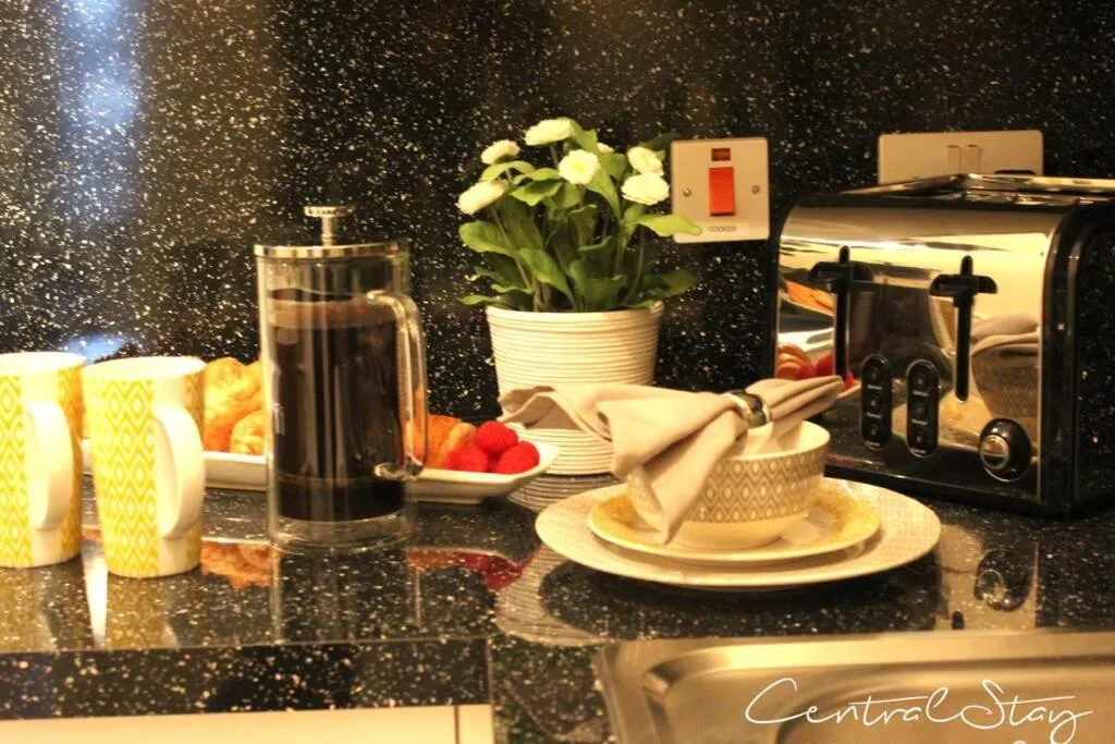 Kitchen or kitchenette in Wrexham Central Stay Apartment Seven