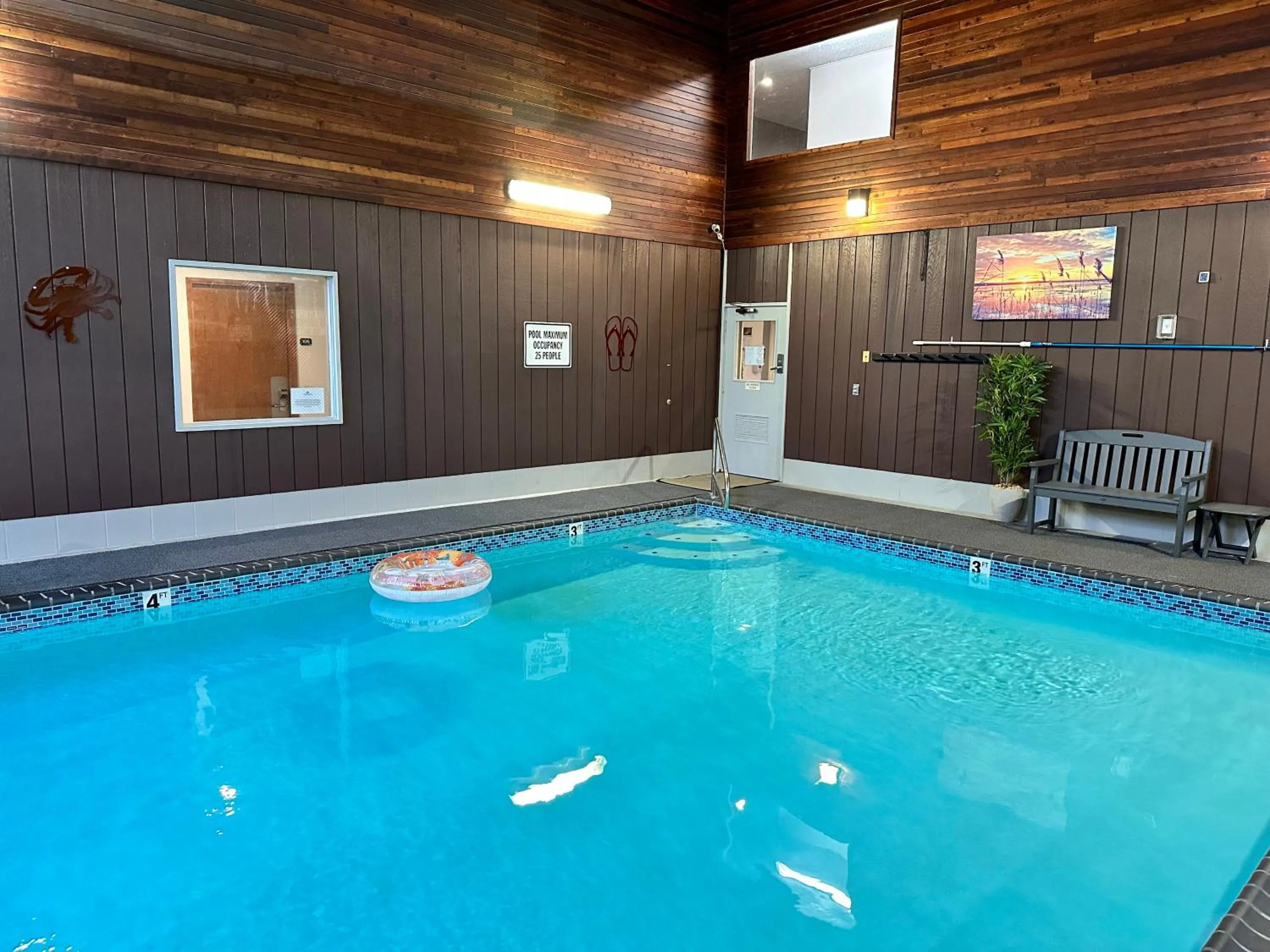 Swimming pool in Canterbury Inn