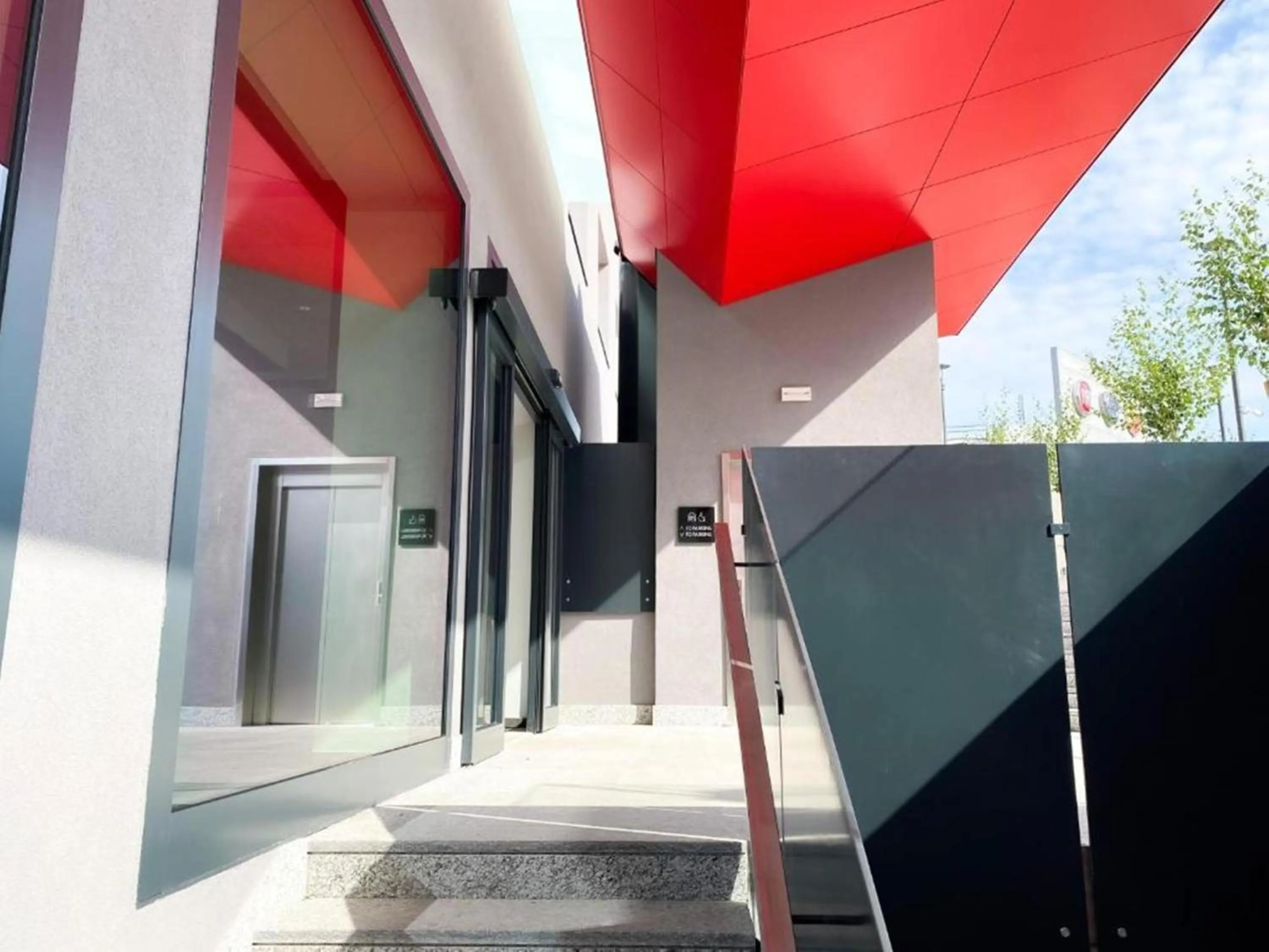 Facade/entrance in Amedia Hotel Milan, Trademark Collection by Wyndham