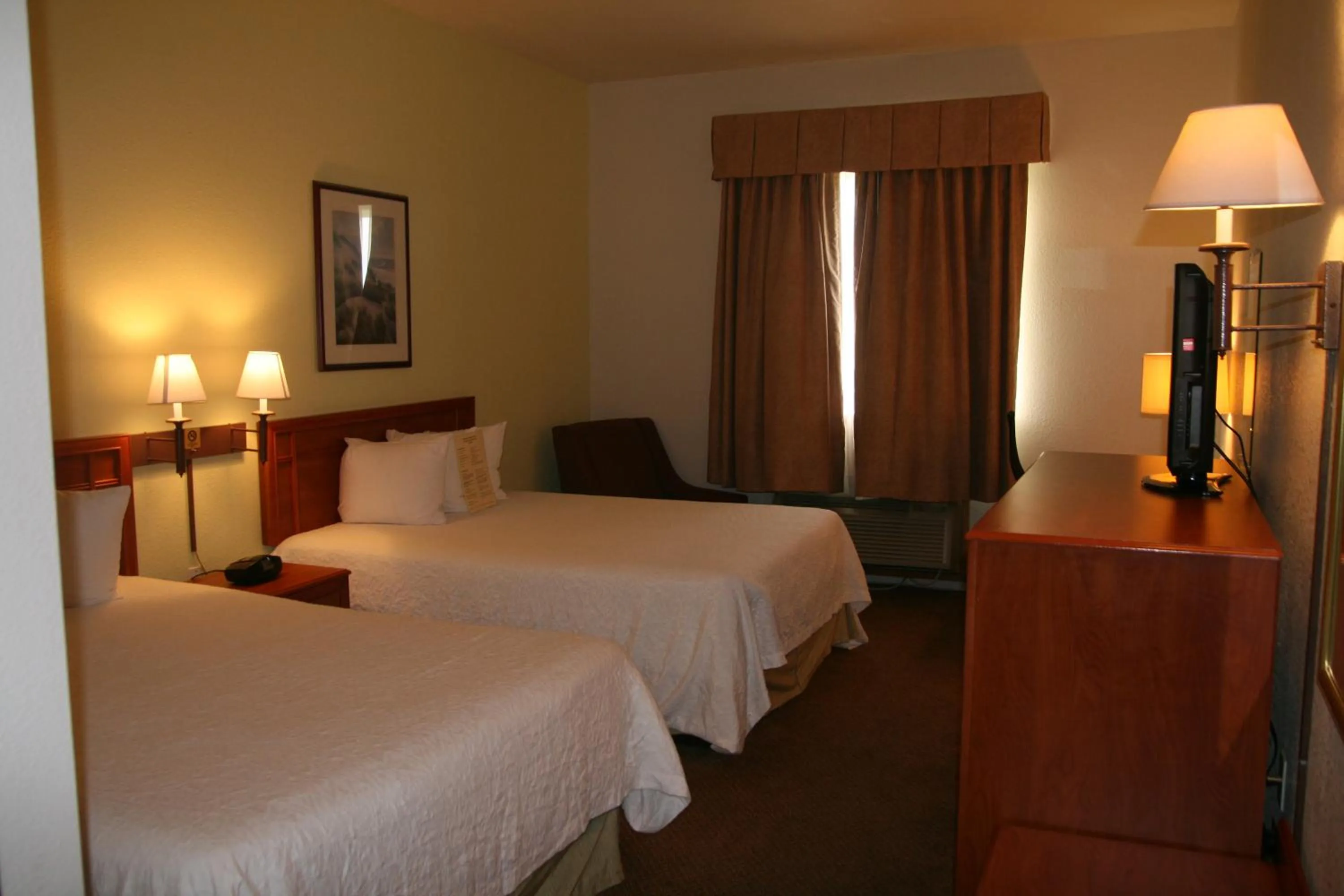 Restaurant/places to eat, Bed in Oceanfront Lodge