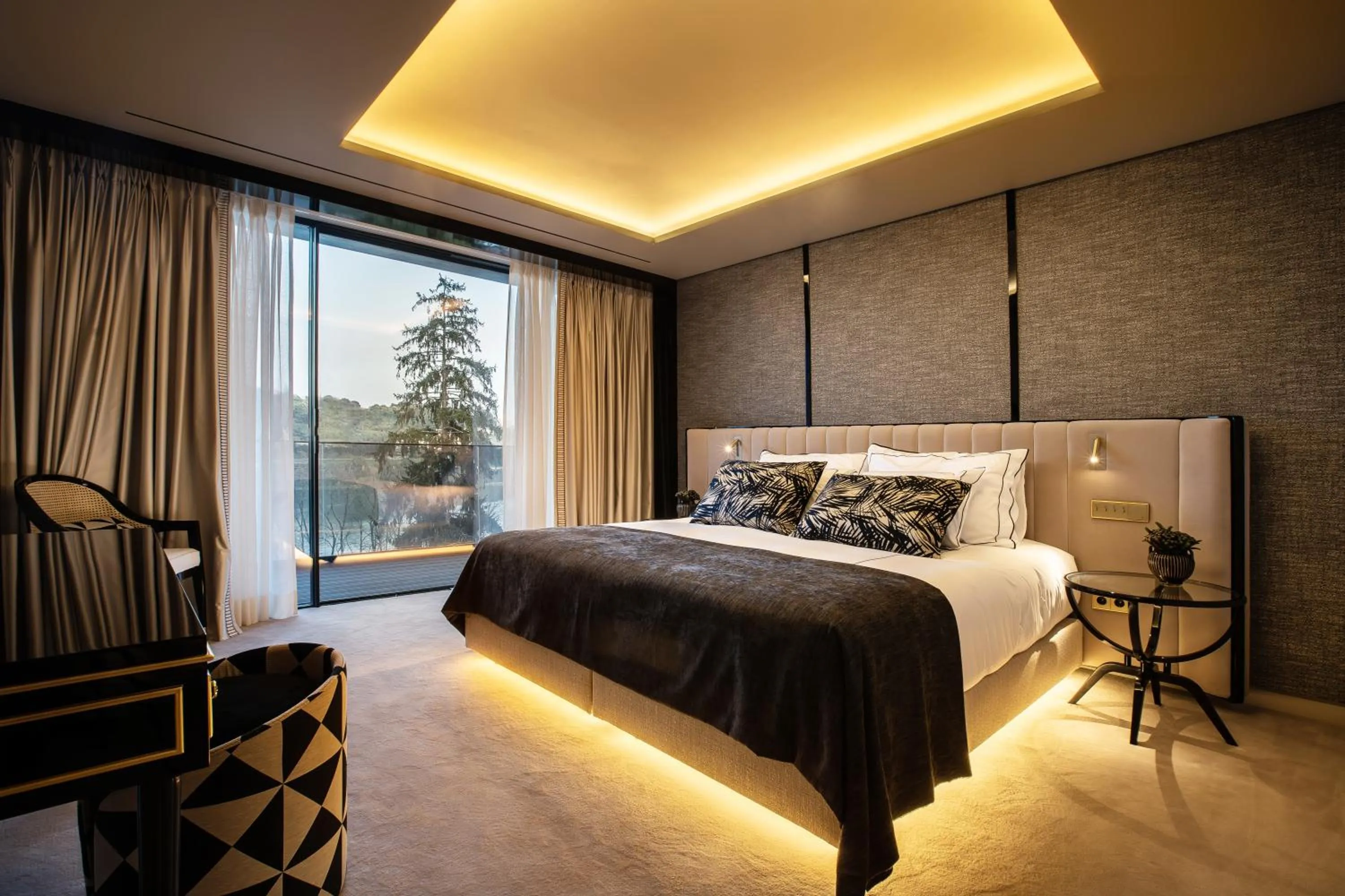 View (from property/room), Bed in Vinha Boutique Hotel - The Leading Hotels of the World