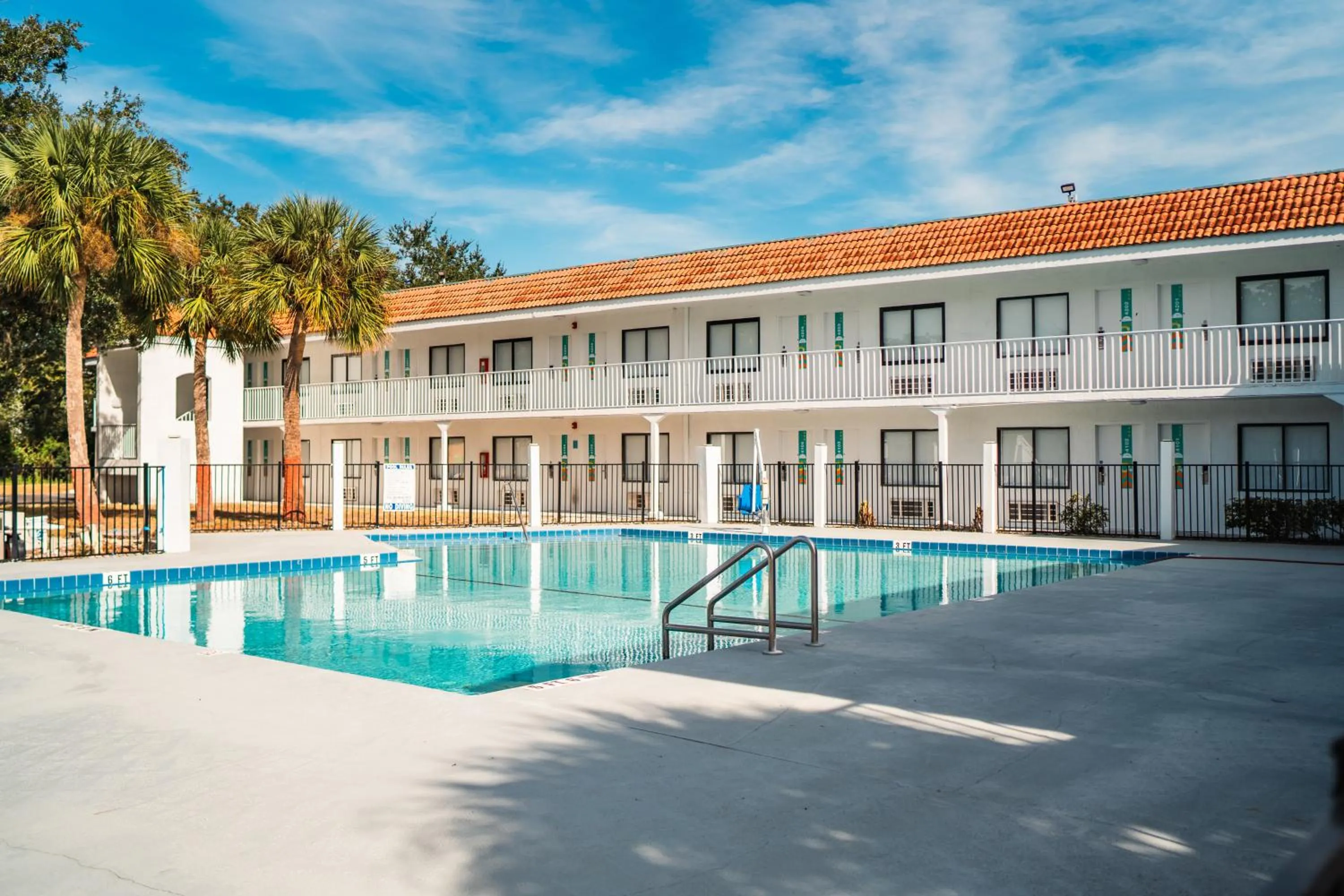 Swimming pool in Travelodge by Wyndham Orlando Lake Buena Vista South