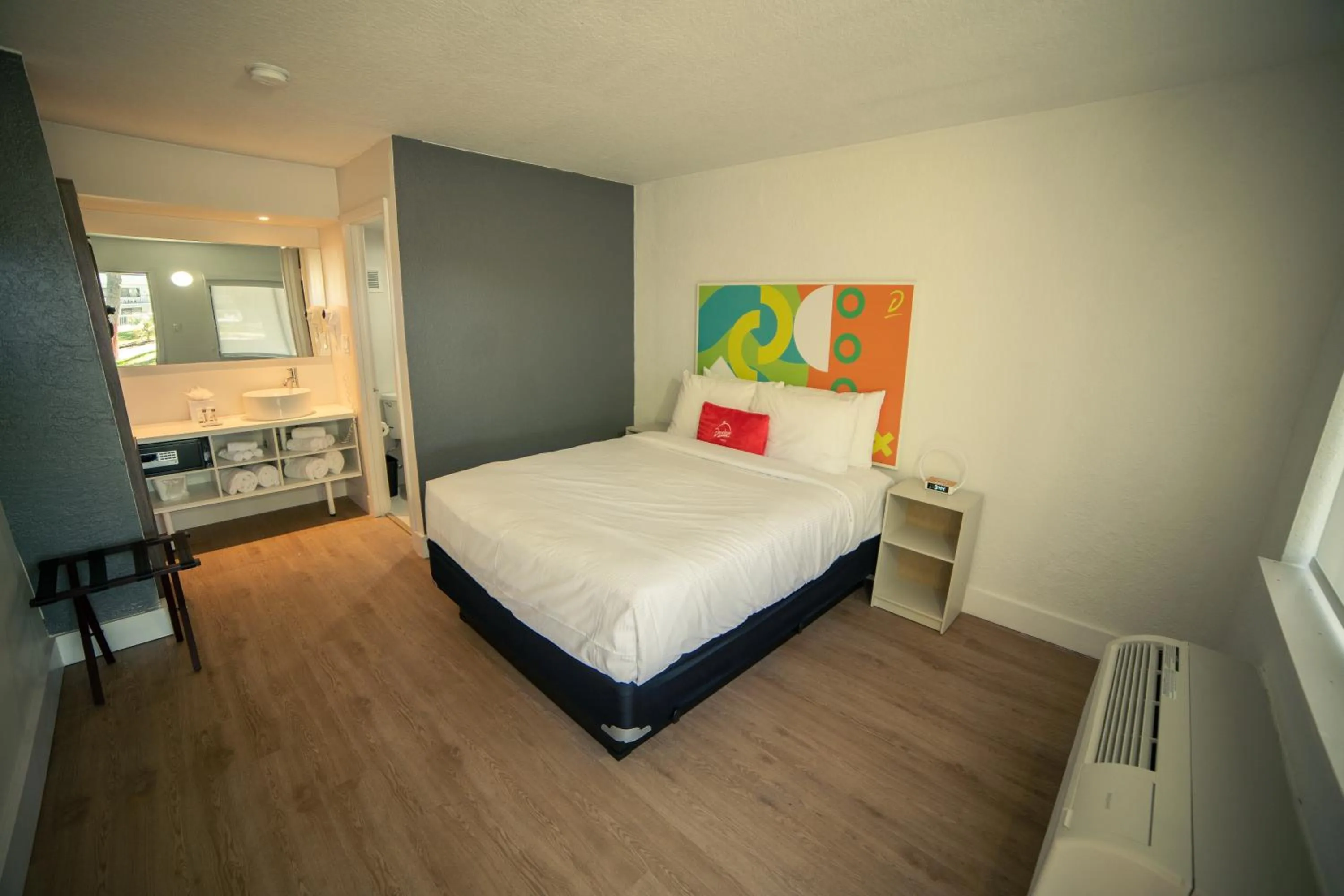 Bedroom, Bed in Travelodge by Wyndham Orlando Lake Buena Vista South