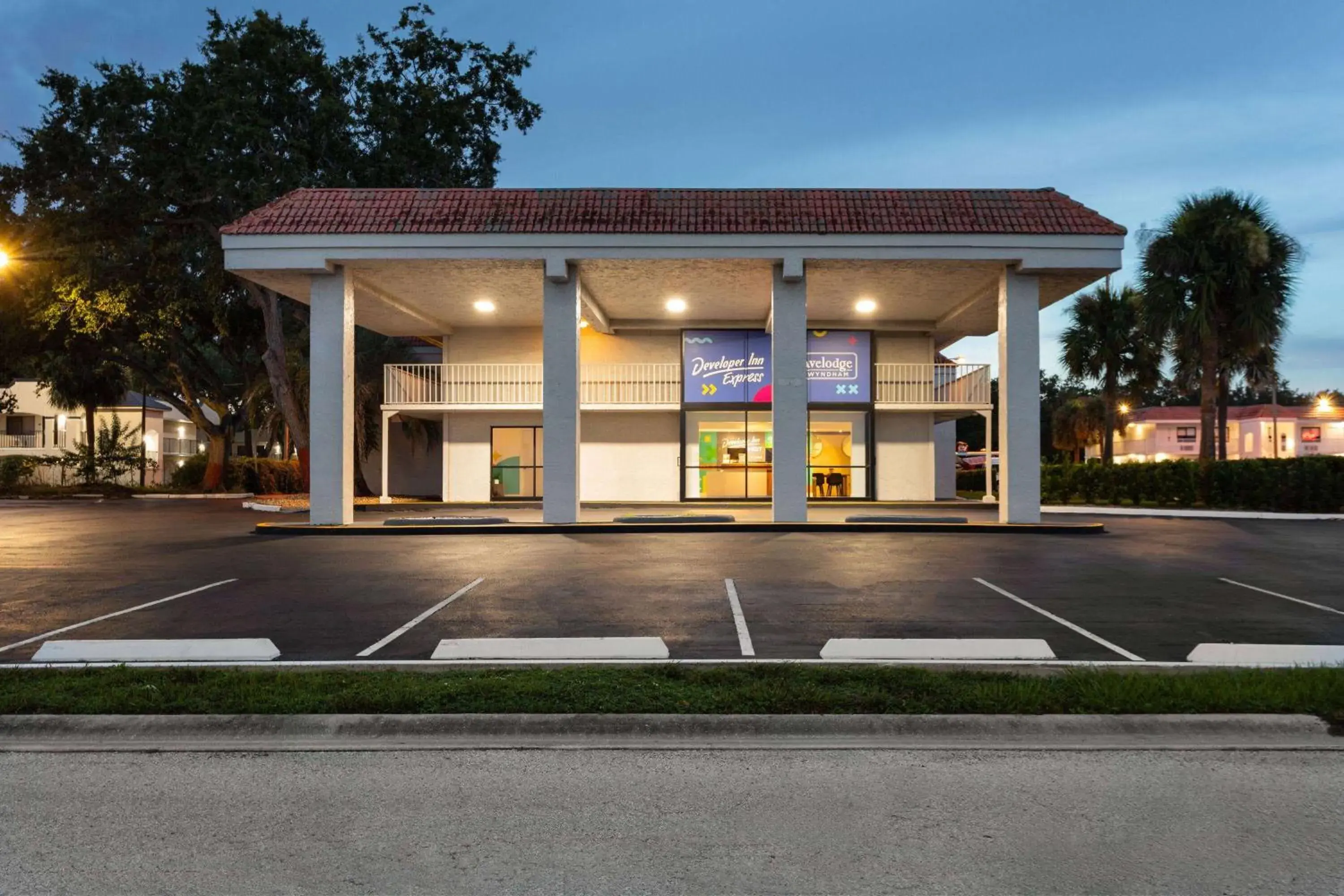 Property building in Travelodge by Wyndham Orlando Lake Buena Vista South Property building in Travelodge by Wyndham Orlando Lake Buena Vista South