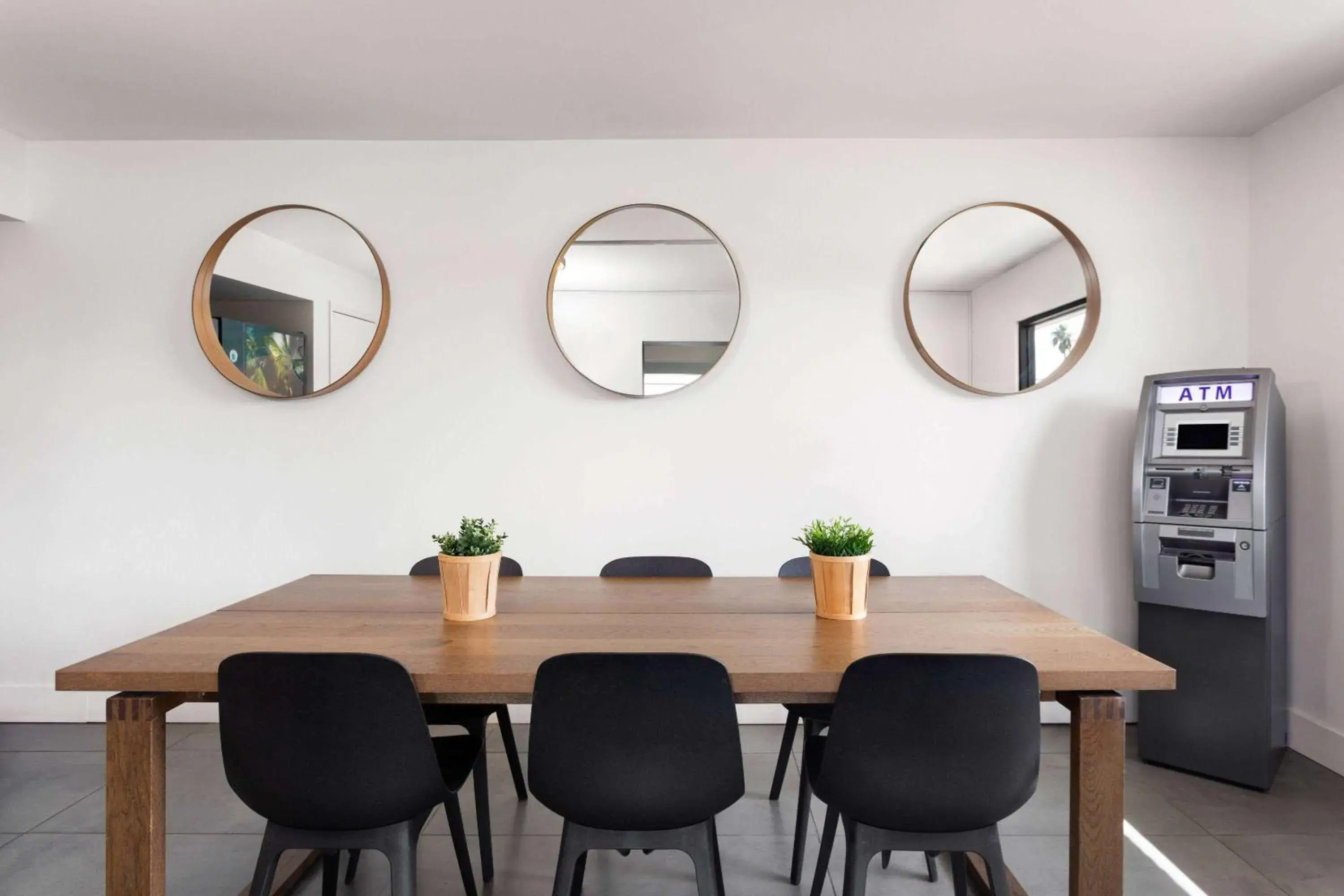 Lobby or reception in Travelodge by Wyndham Orlando Lake Buena Vista South Lobby or reception in Travelodge by Wyndham Orlando Lake Buena Vista South