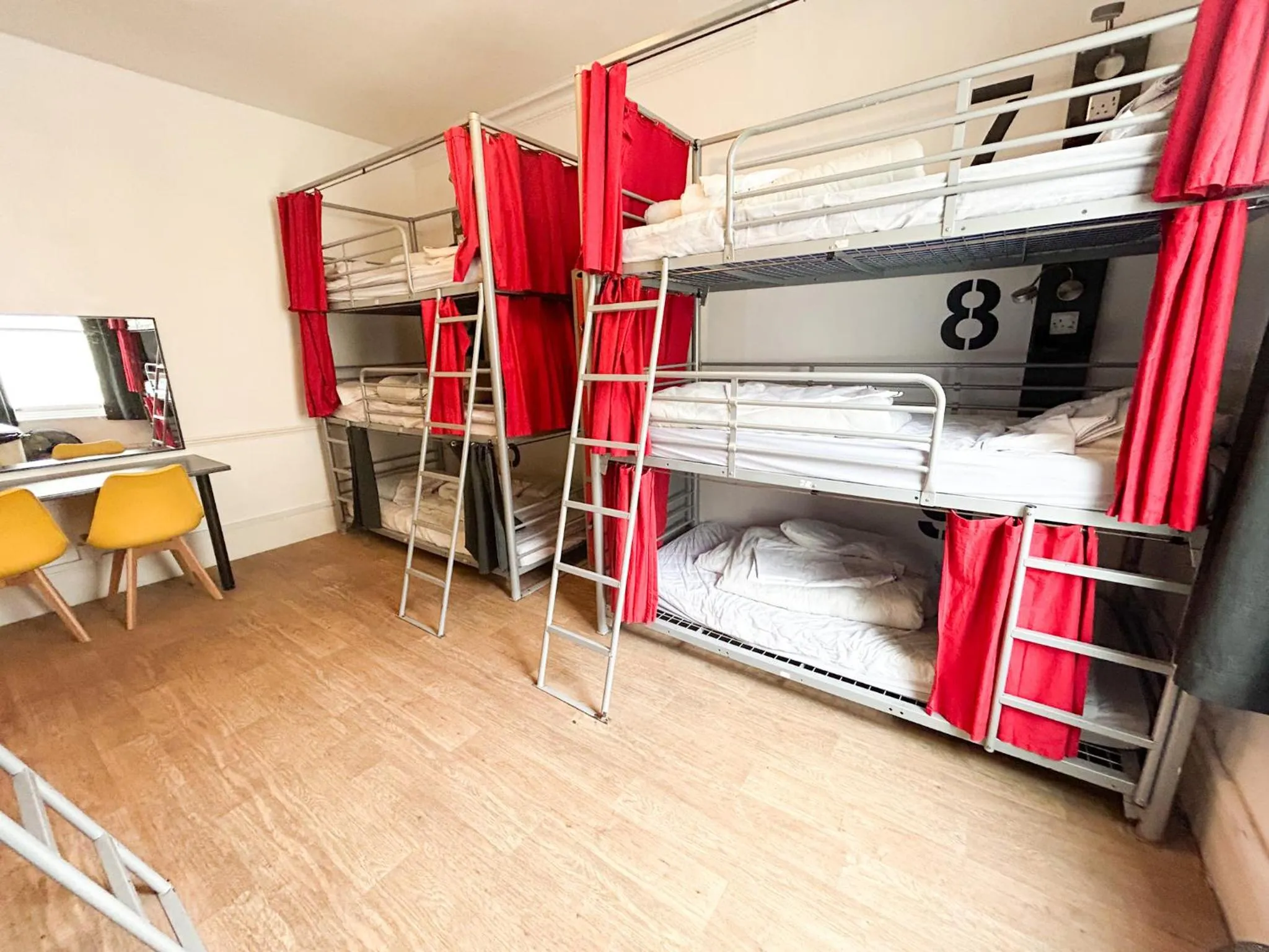 Photo of the whole room, Bed in Bath YMCA Hostel