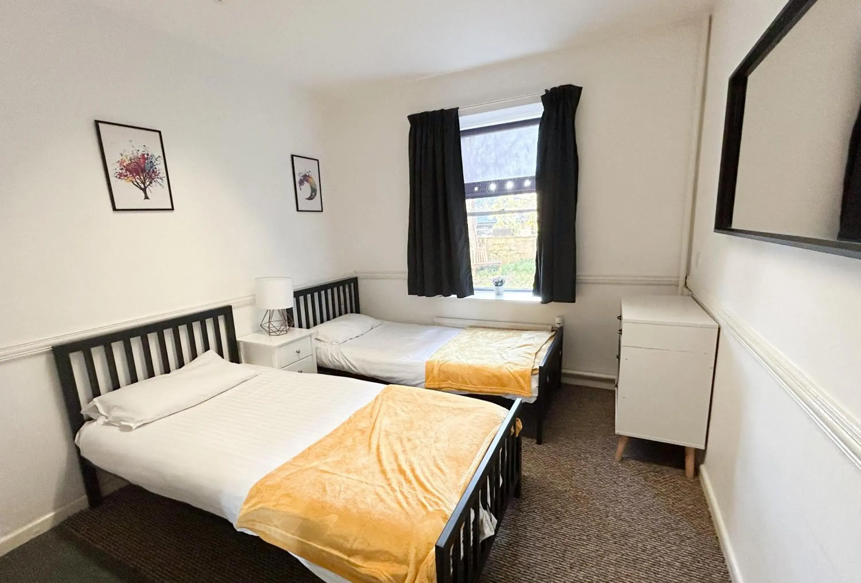 Standard Twin Room with Shared Bathroom in Bath YMCA Hostel Standard Twin Room with Shared Bathroom in Bath YMCA Hostel