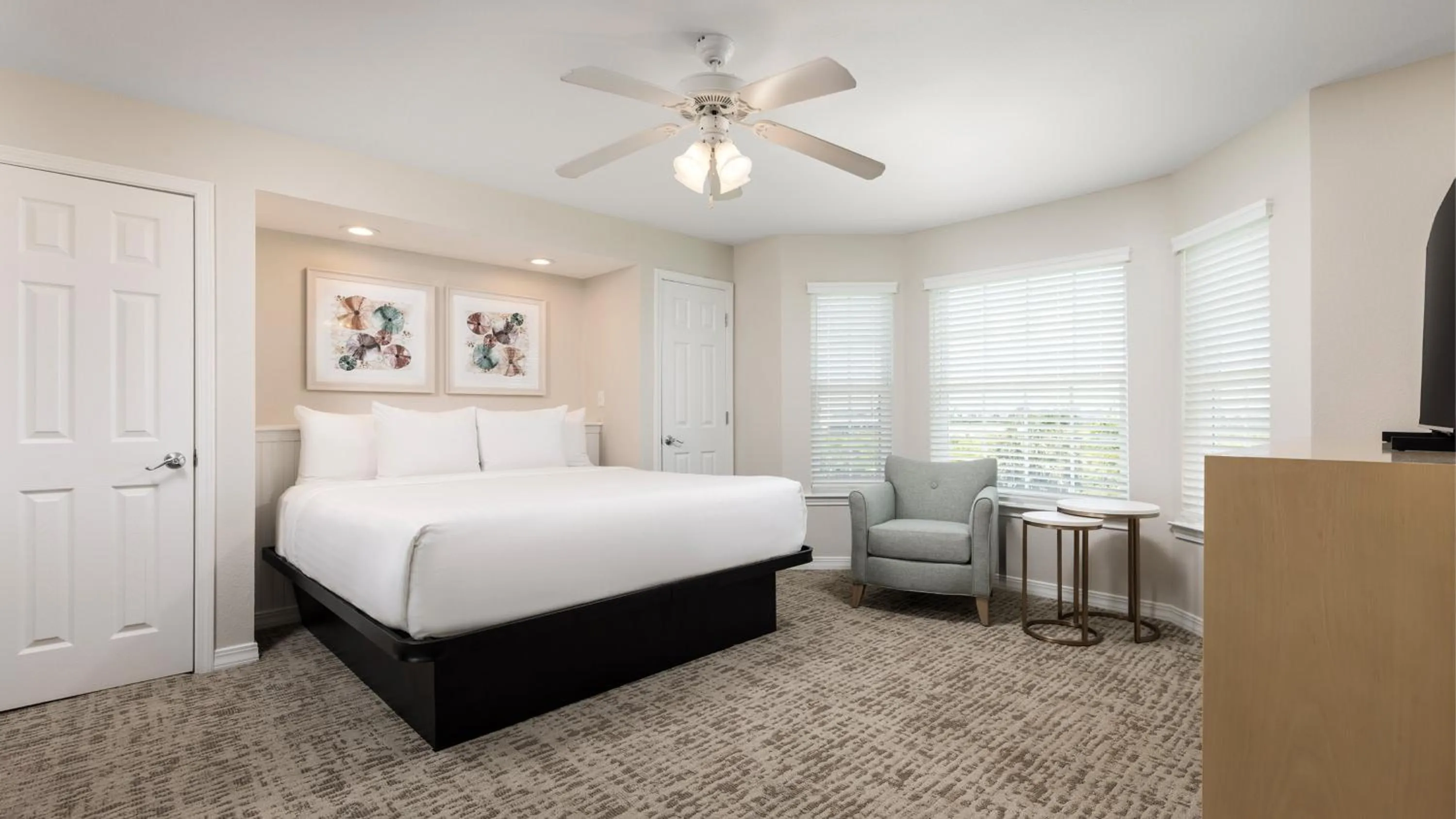 Photo of the whole room, Bed in Holiday Inn Club Vacations Galveston Seaside Resort