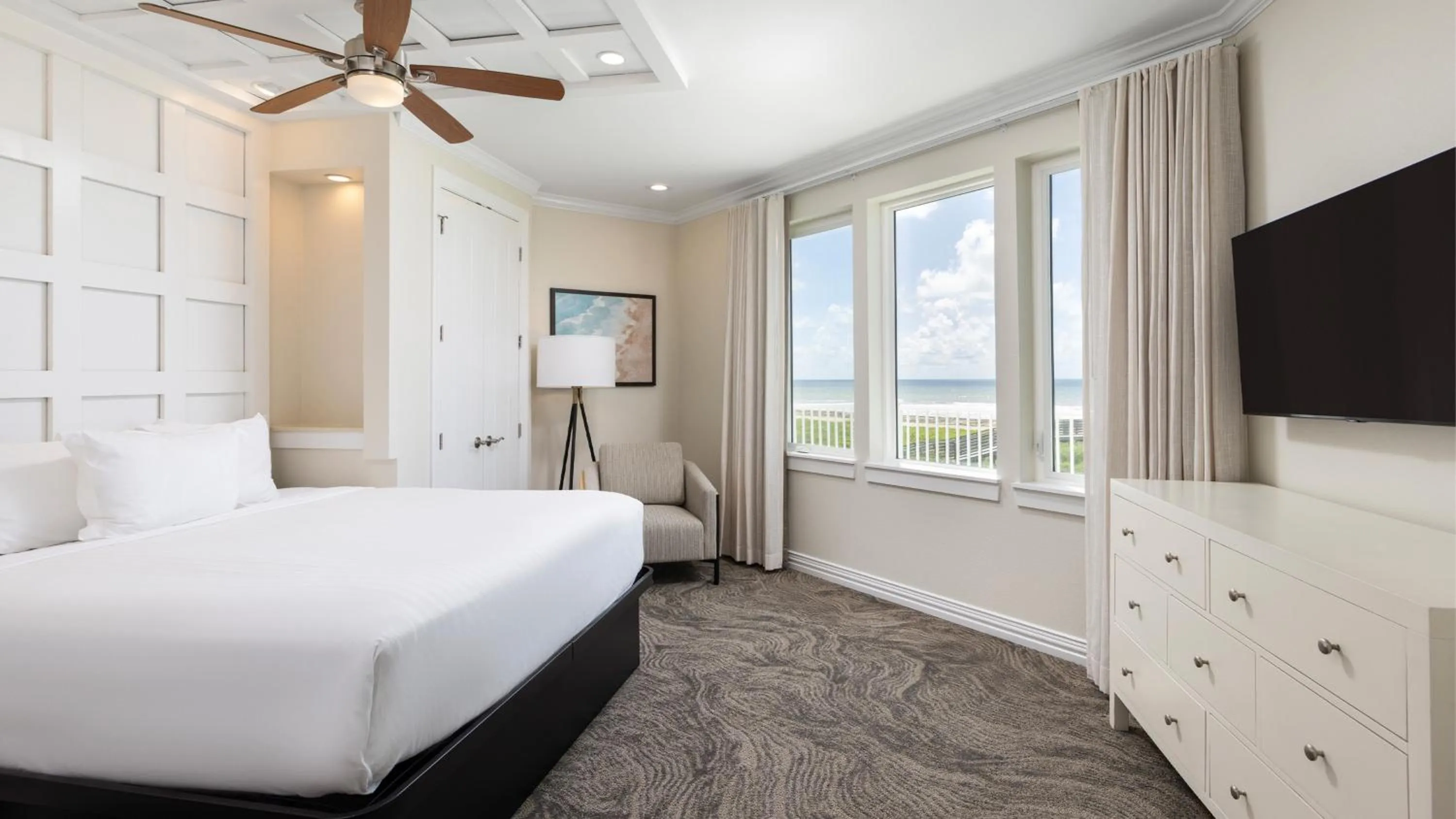 Photo of the whole room, Bed in Holiday Inn Club Vacations Galveston Seaside Resort