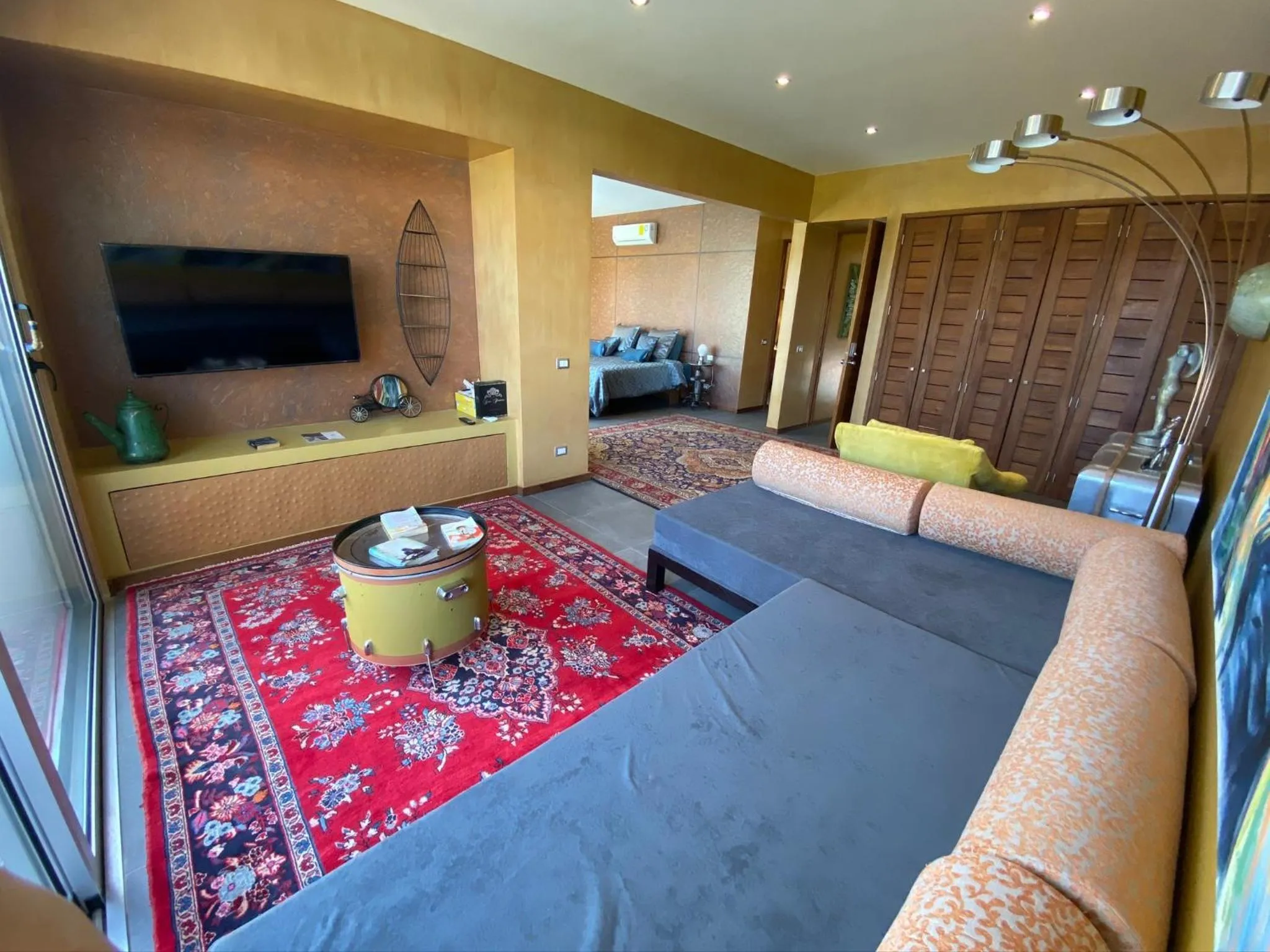 TV and multimedia in Casarte Boutique Hotel