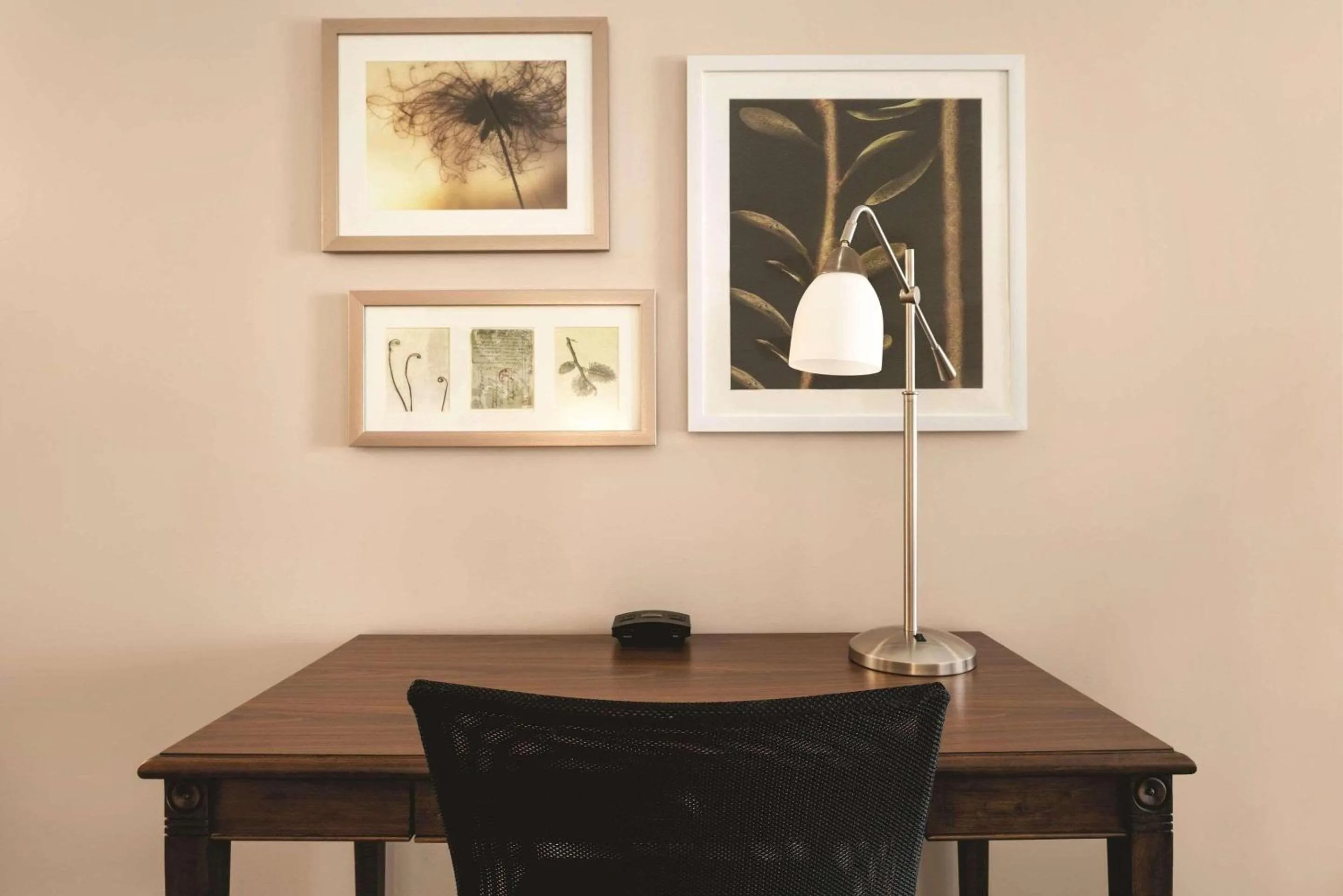 Bedroom in Country Inn & Suites by Radisson, Grand Rapids East, MI